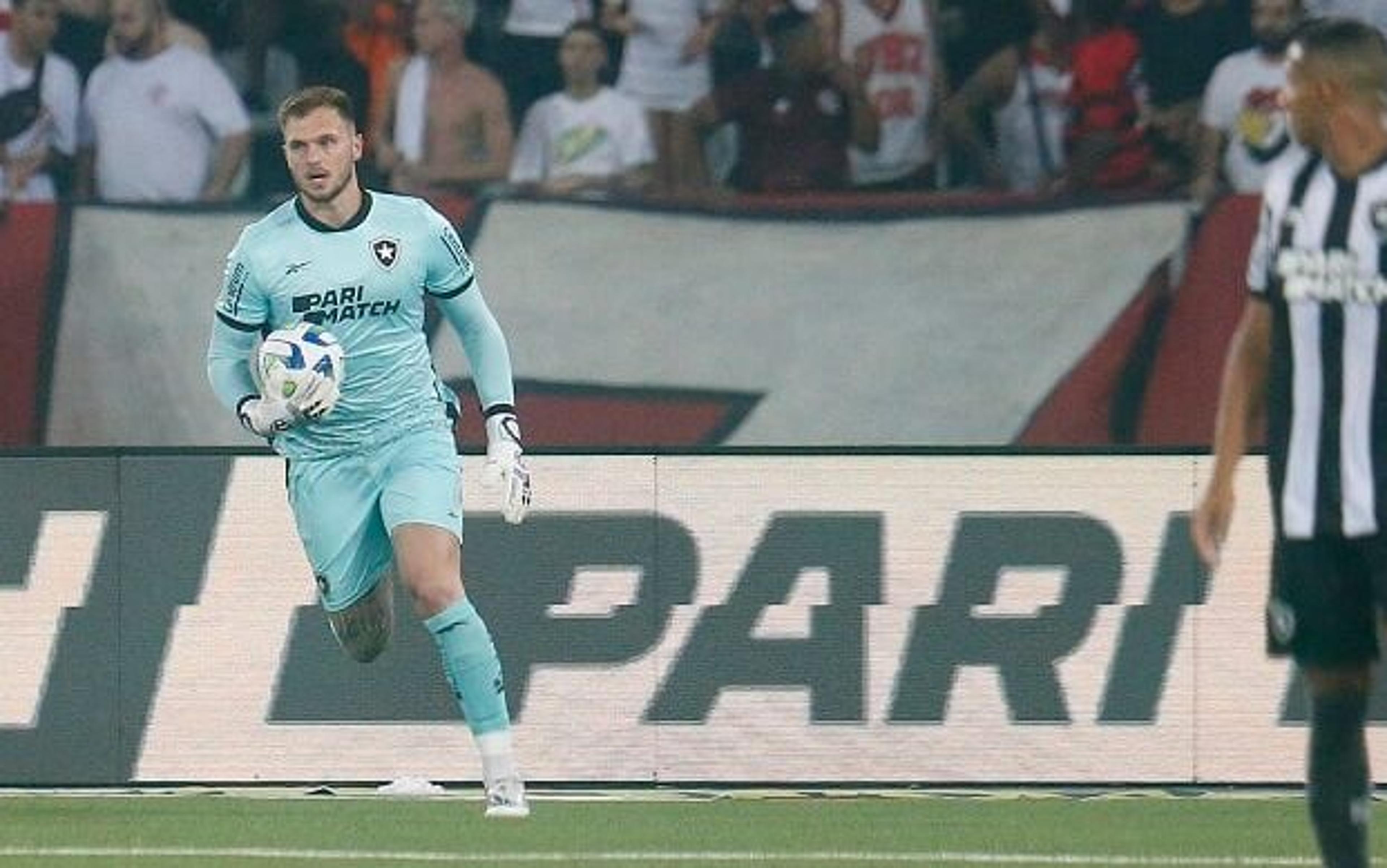 Lucas Perri lamenta derrota do Botafogo e já vira a página: ‘Temos muitos jogos’