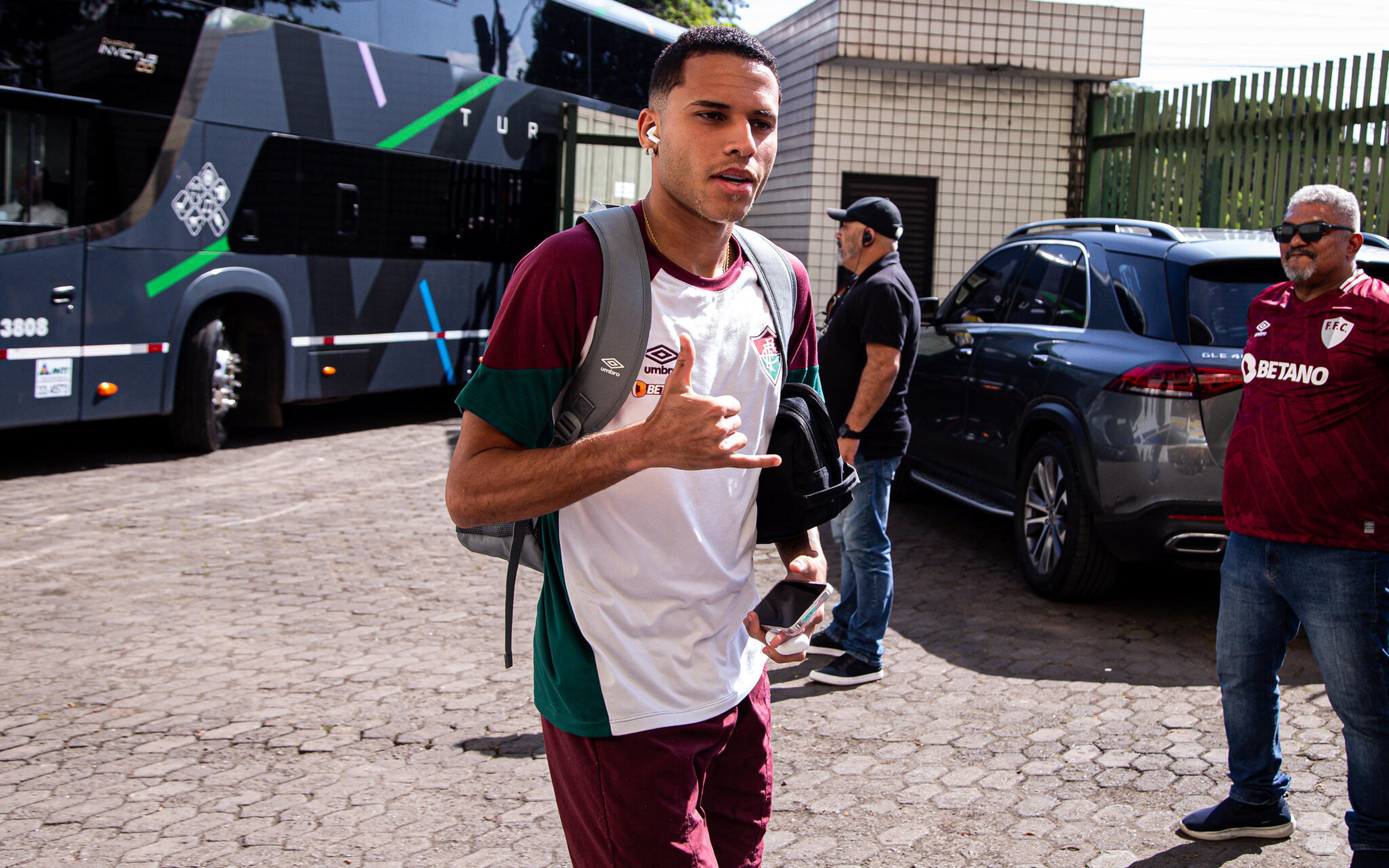 Alexsander descobre concovação para seleção pré-olímpica durante jogo do Fluminense: ‘Muito feliz’