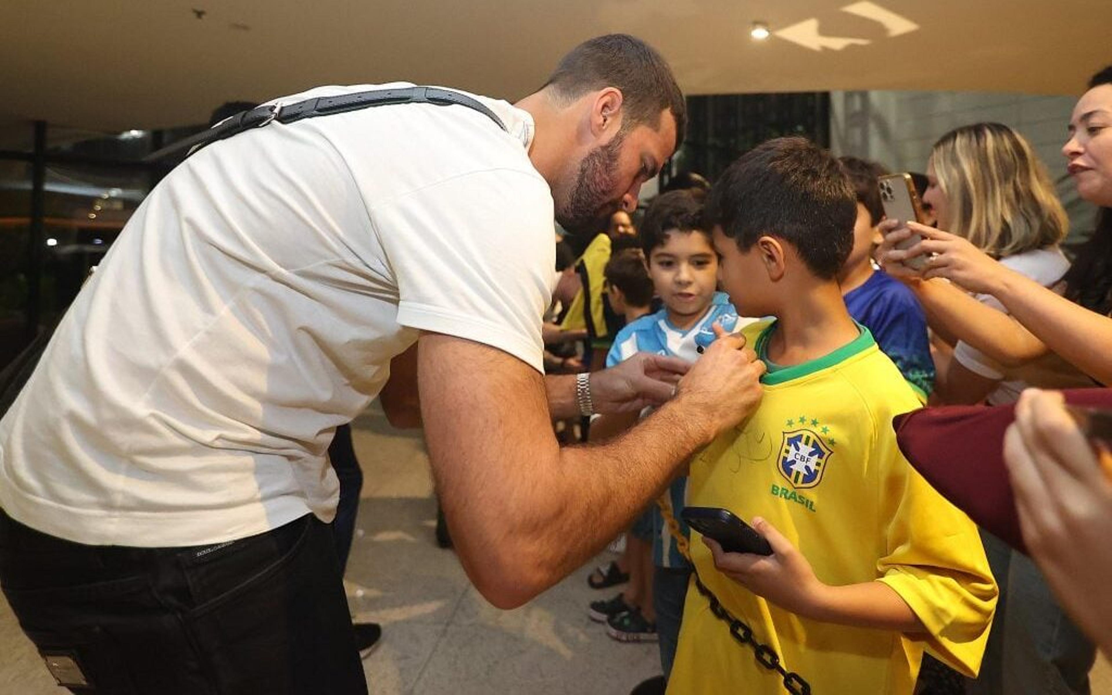 Alisson se apresenta à Seleção Brasileira para início das Eliminatórias vivendo ótimo momento individual no Liverpool