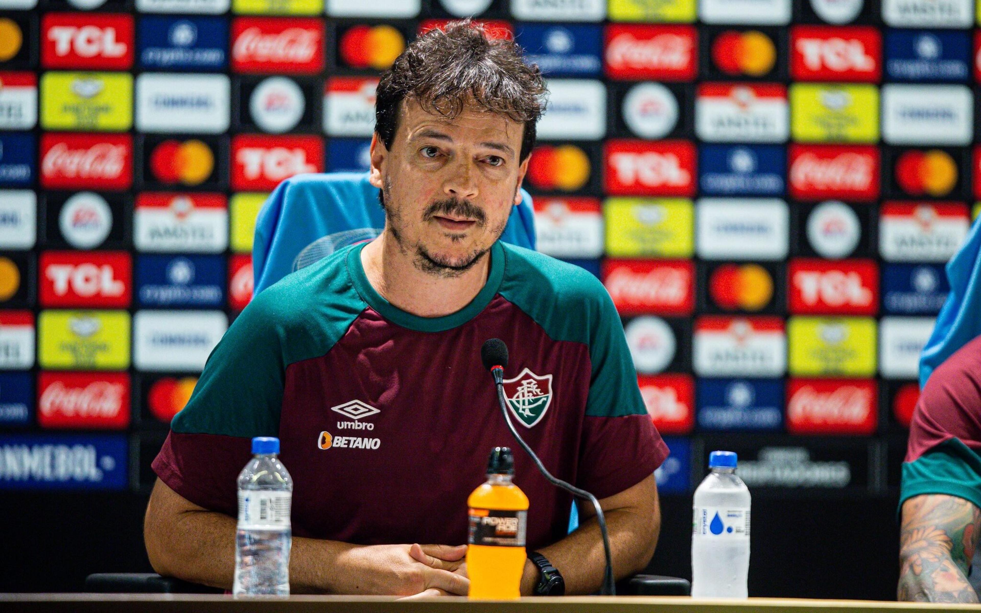 VÍDEO: Técnico do Fluminense, Fernando Diniz se irrita com pergunta e discute com repórter