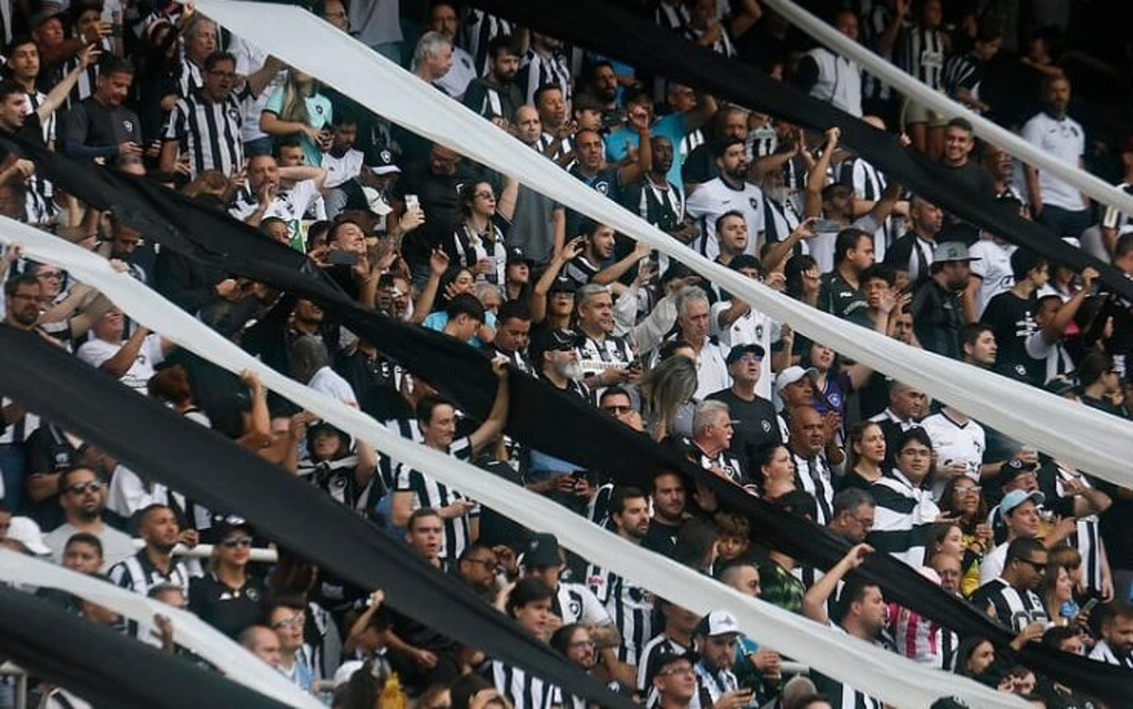 Após acordo, torcida do Botafogo terá direito à venda antecipada de ingressos para duelo com o Corinthians