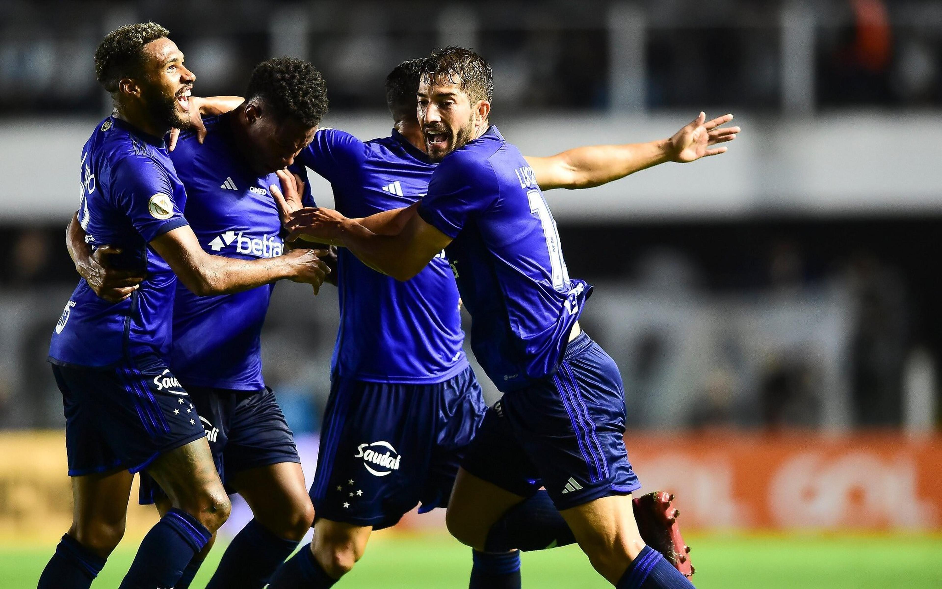 Cruzeiro vence na Vila Belmiro e afunda o Santos na zona do rebaixamento do Brasileirão