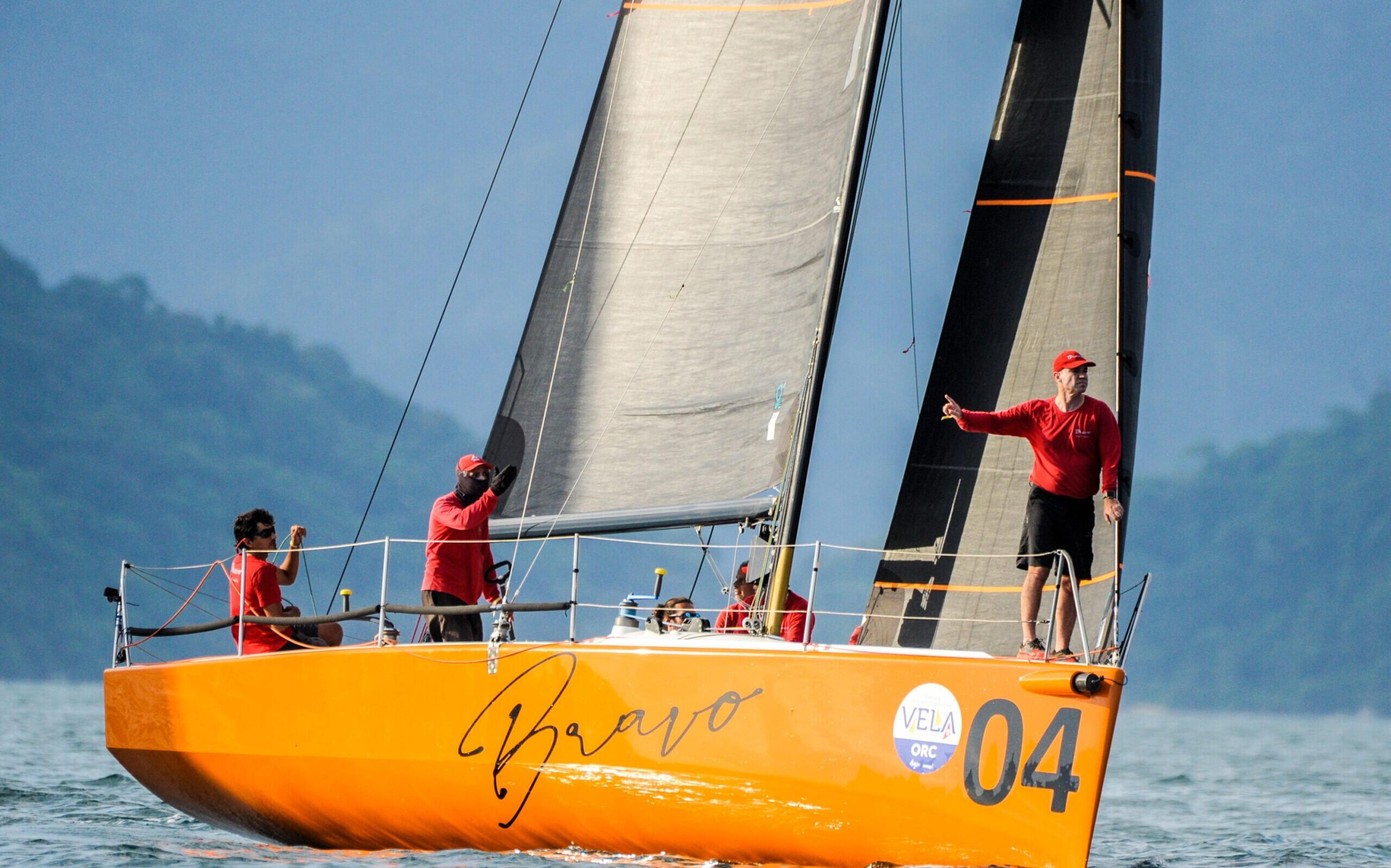 Equipe Bravo, do Guarujá (SP), surpreende e vence regata deste sábado na Semana Internacional de Vela de Angra dos Reis 