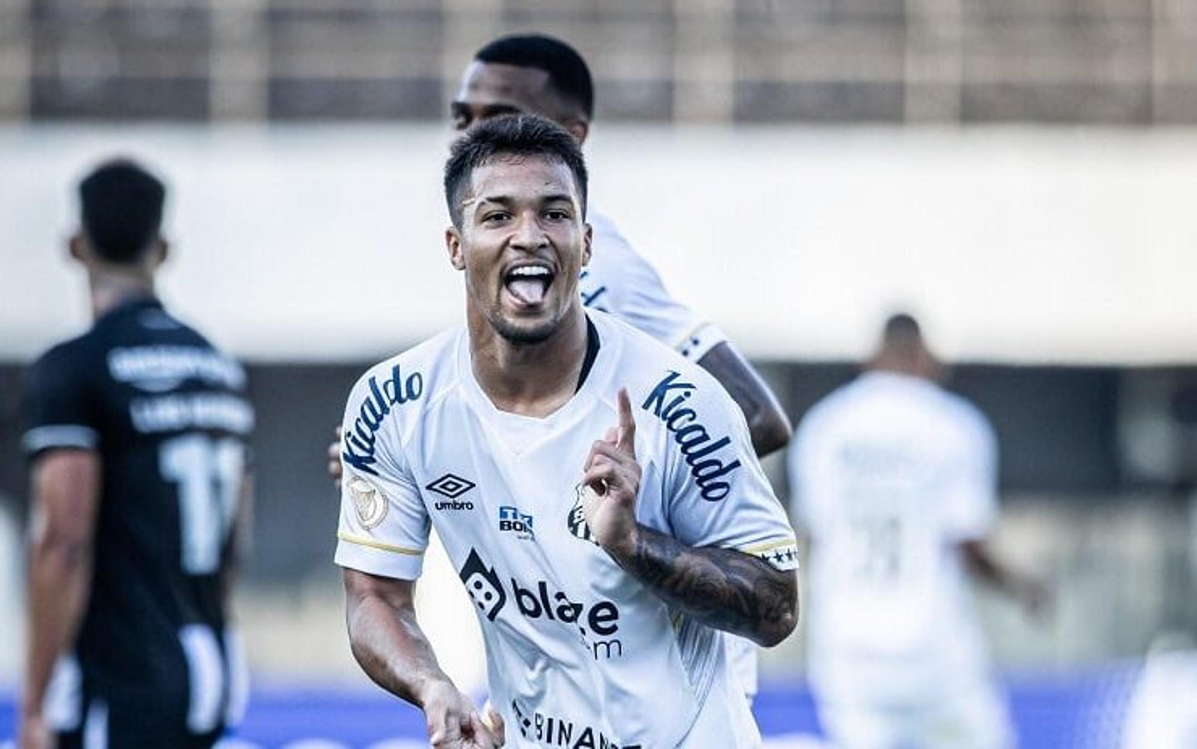 Marcos Leonardo chega a 50 gols pelo Santos, tem estatística impressionante em 2023 e rival como maior vítima