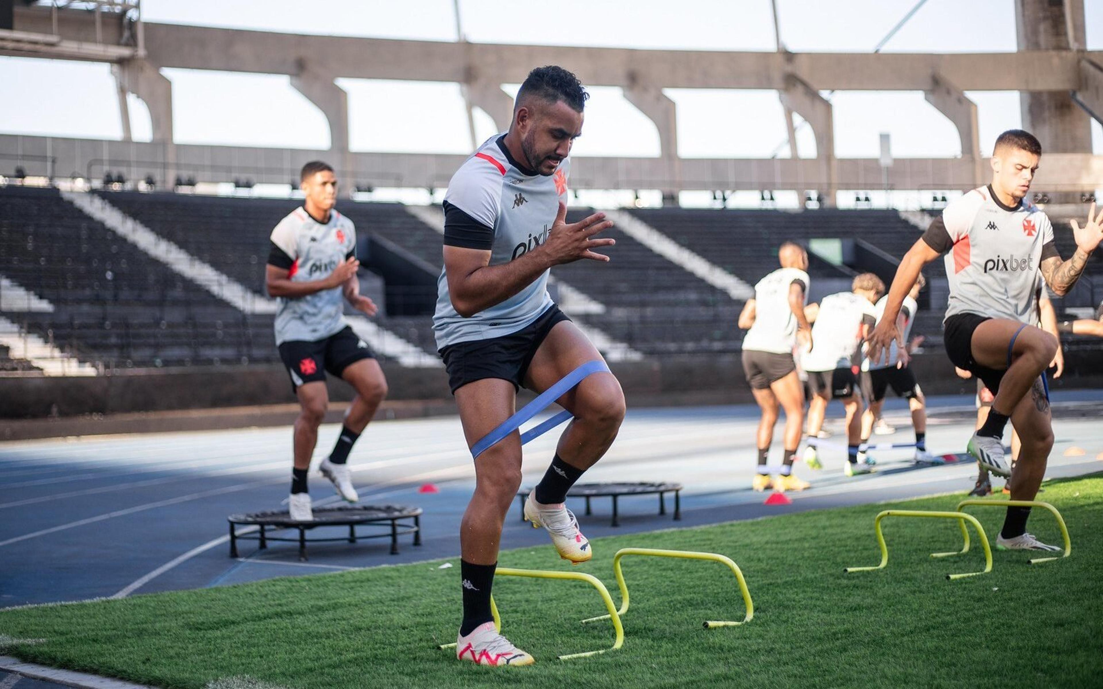 VÍDEO: Vasco treina no Nilton Santos, local do clássico com o Fluminense