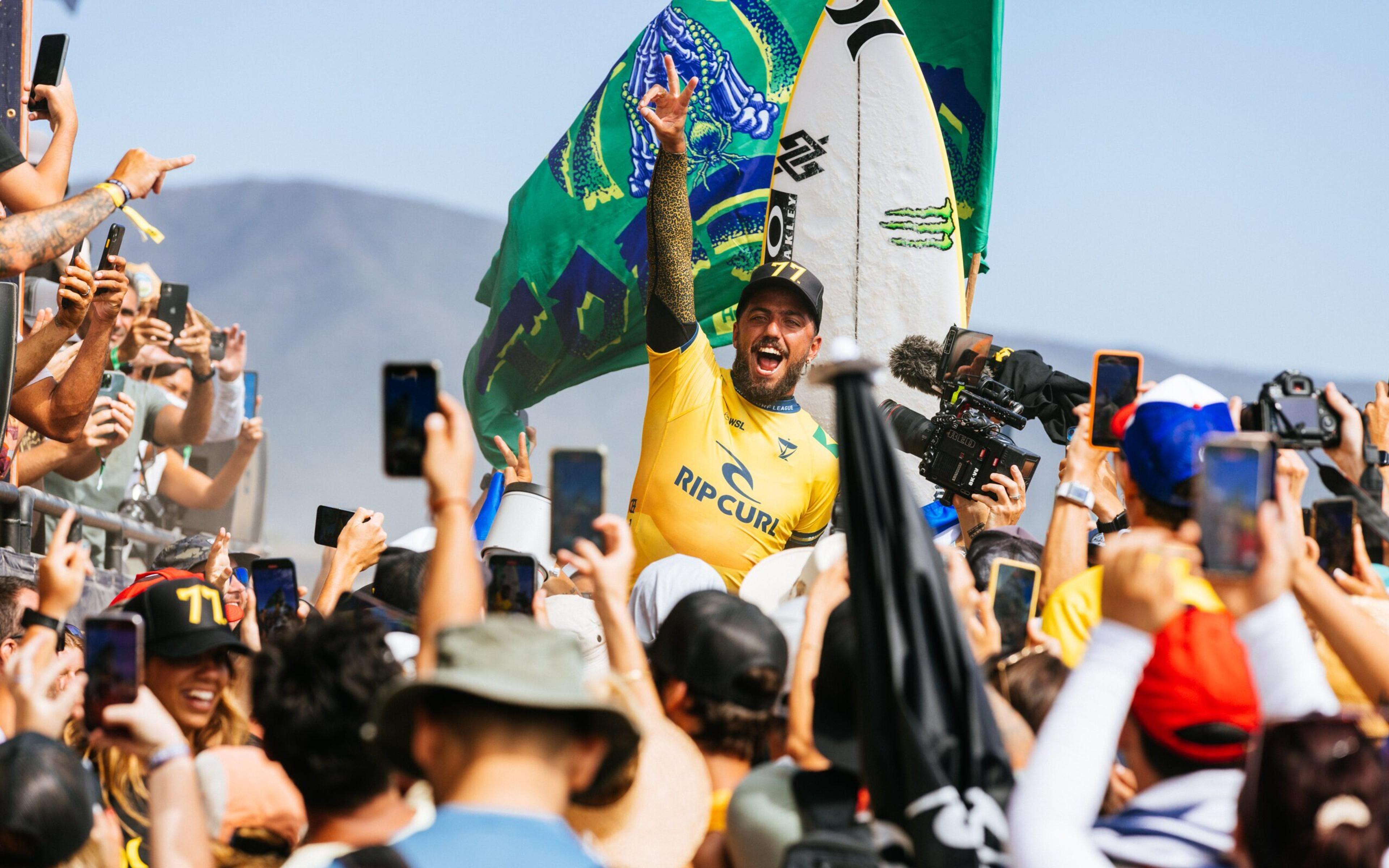 Qual é o prêmio recebido por Filipe Toledo pelo título mundial de surfe?