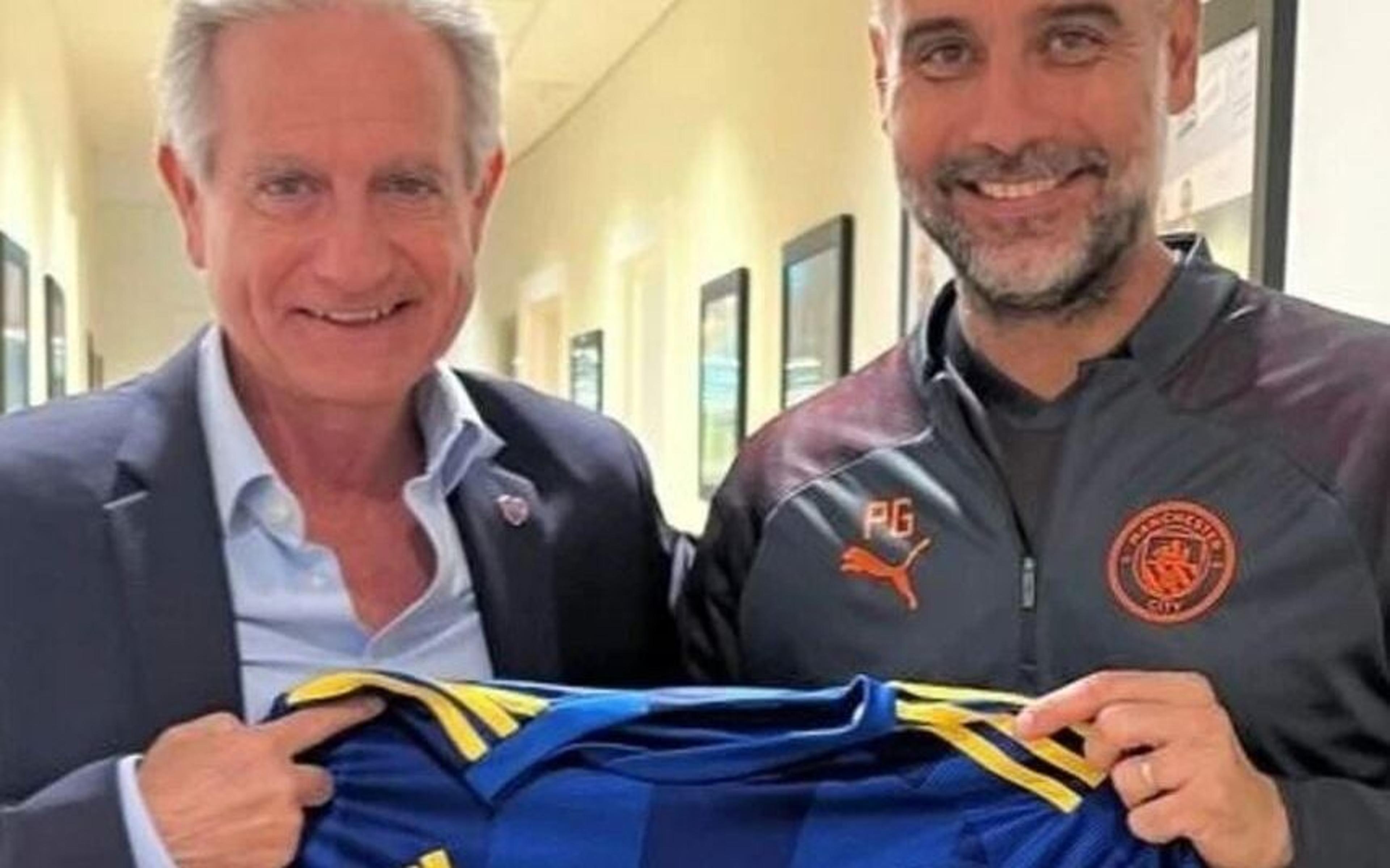 Provocou o Palmeiras? Guardiola posa com a camisa do Boca Jrs; entenda