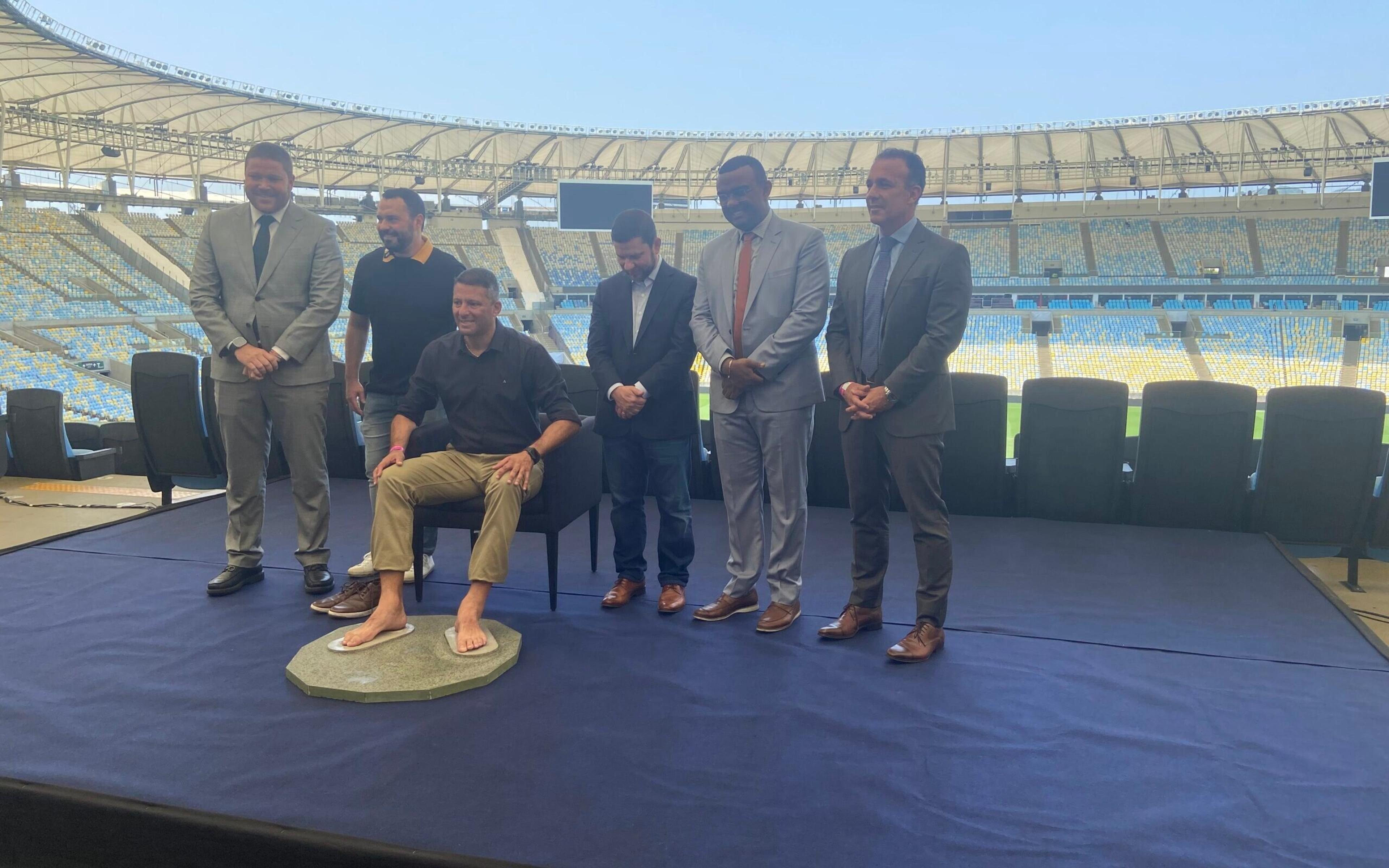 Ídolo do Flu, Washington coloca os pés na Calçada da Fama do Maracanã e projeta Libertadores: ‘A injustiça será compensada esse ano’