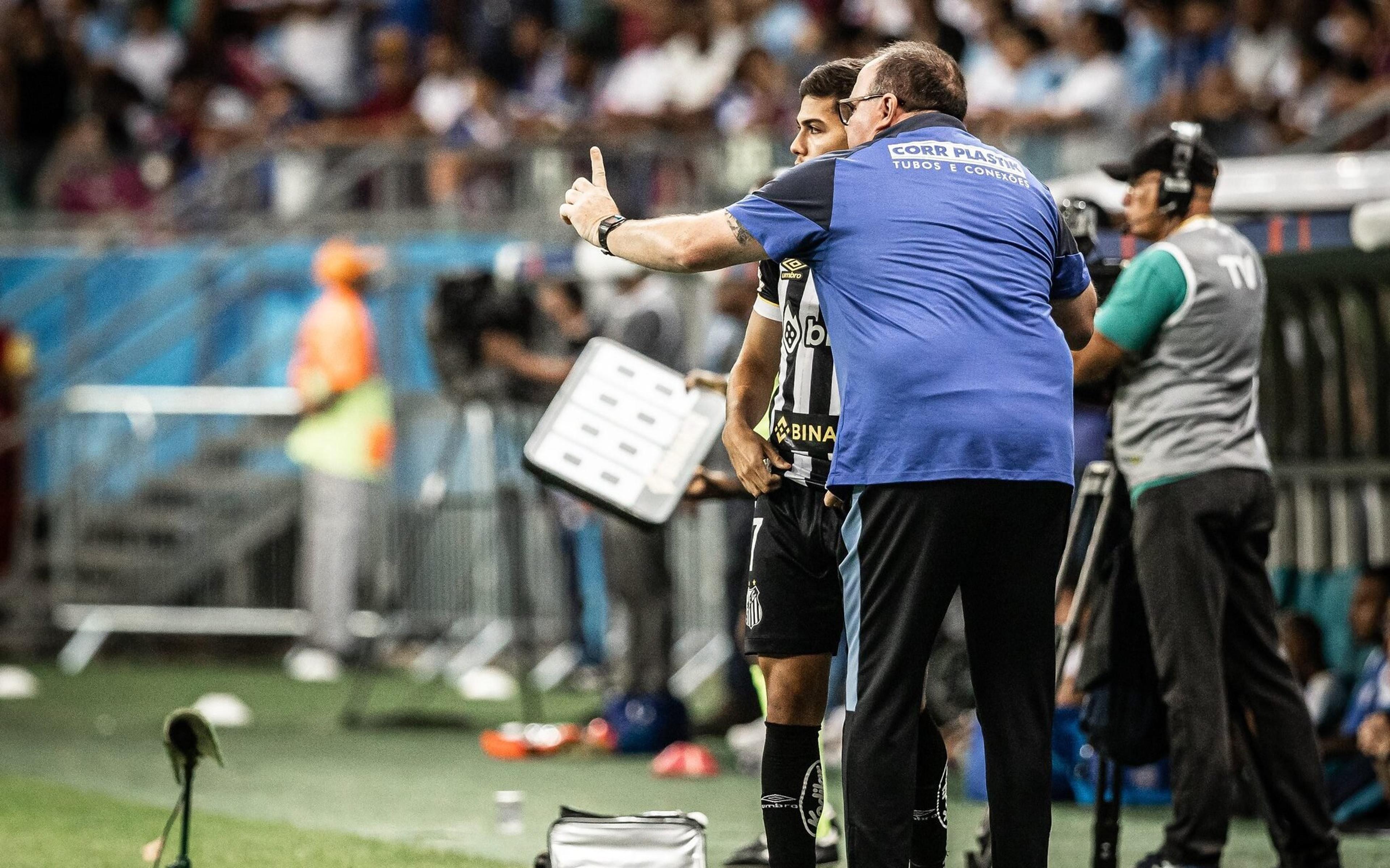 Reserva do Santos admite incômodo com ex-técnico Diego Aguirre