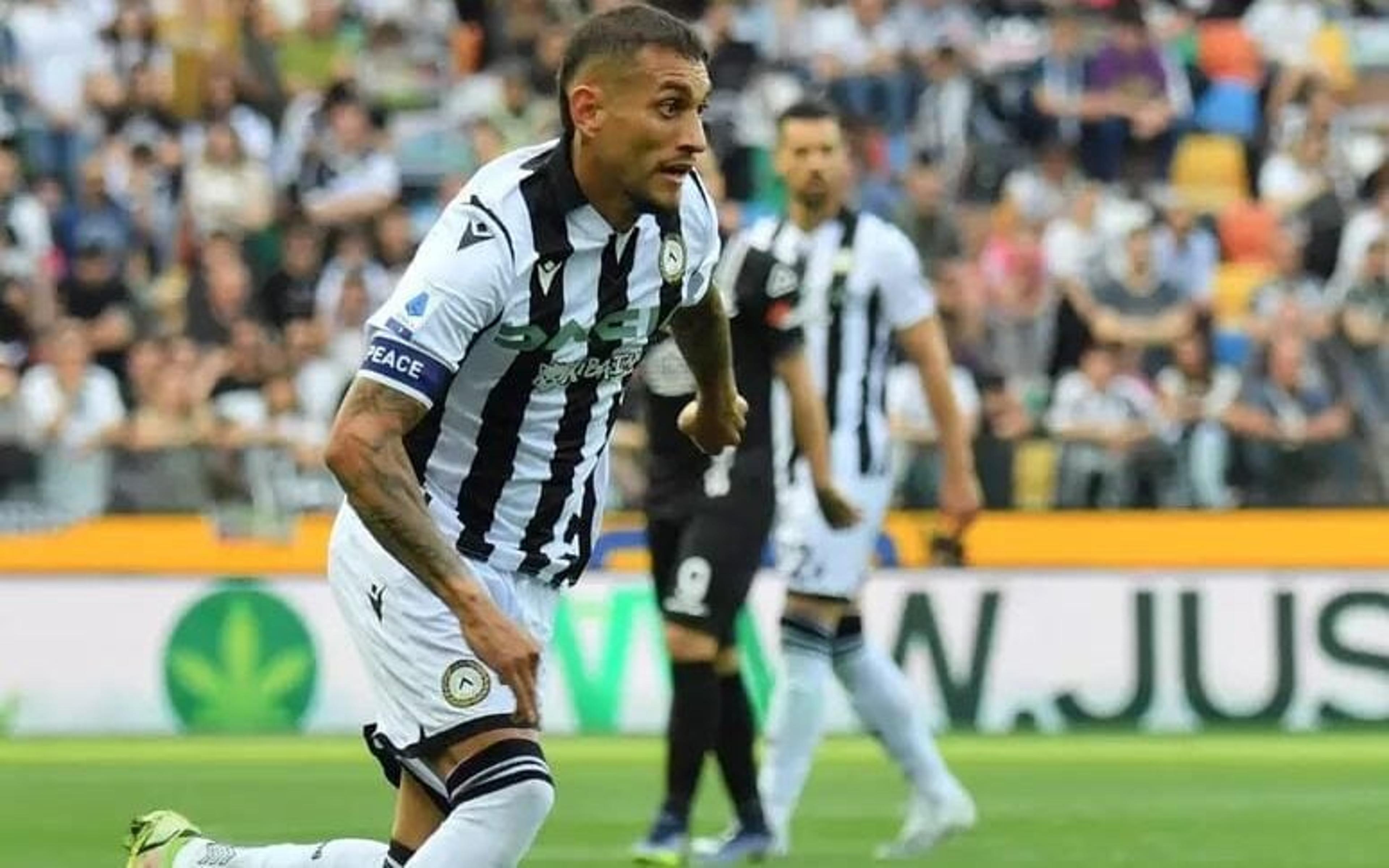 Palmeiras fica longe de Roberto Pereyra, que já tem destino definido