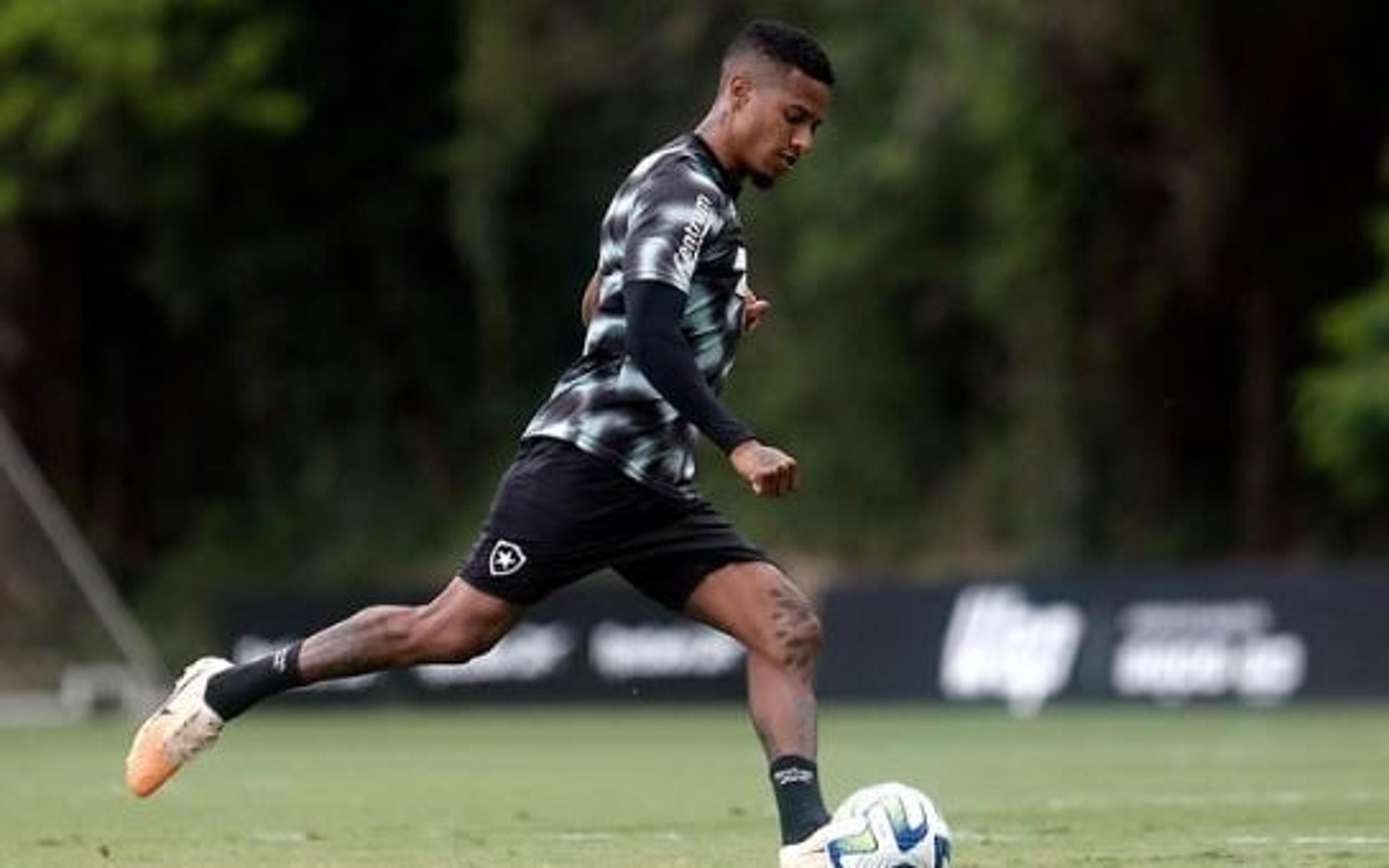 Técnico do Botafogo indica que lançará Tchê Tchê como ponta contra o Corinthians; veja provável escalação!