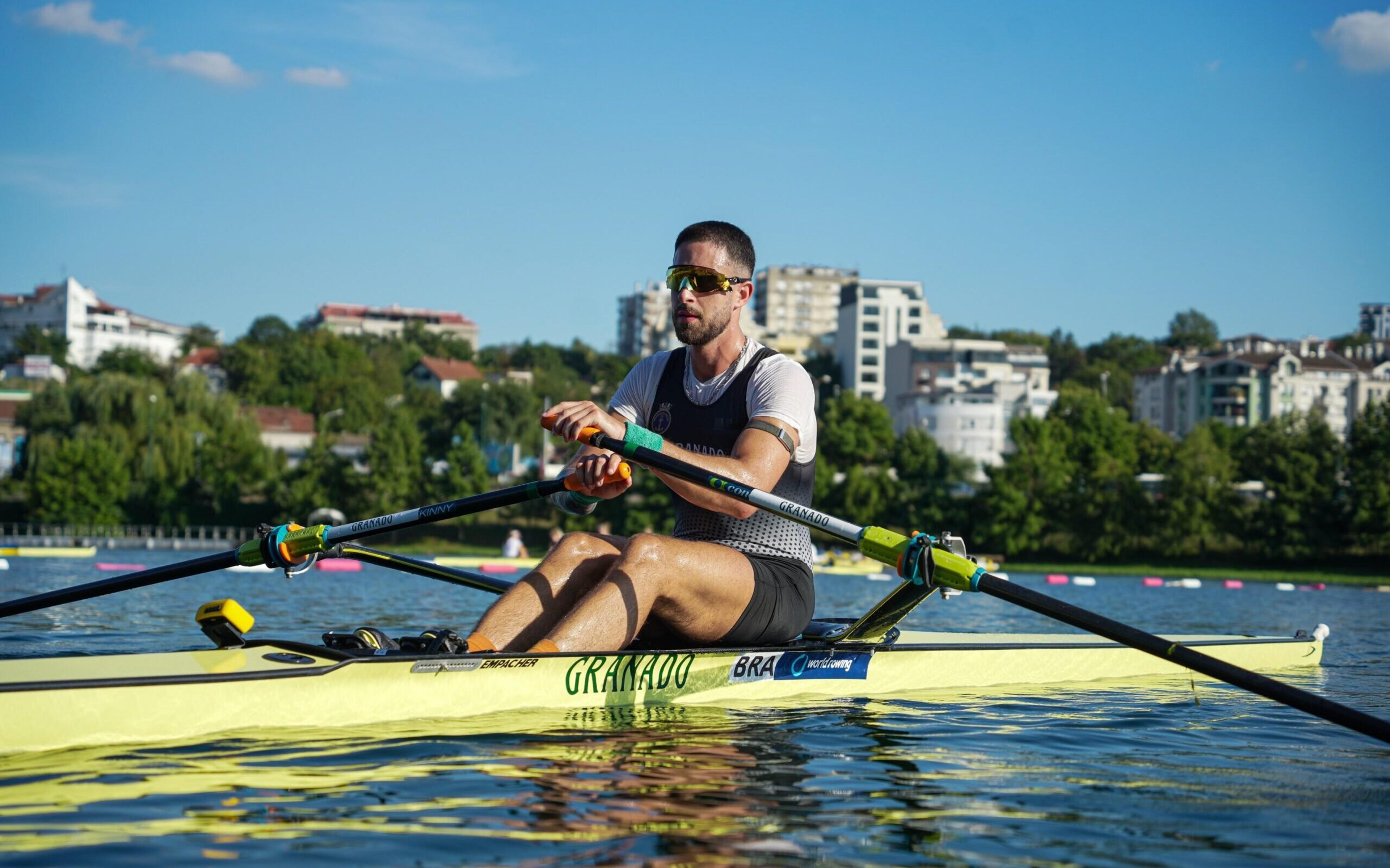 Lucas Verthein conquista o segundo lugar na bateria e avança no Mundial de Remo