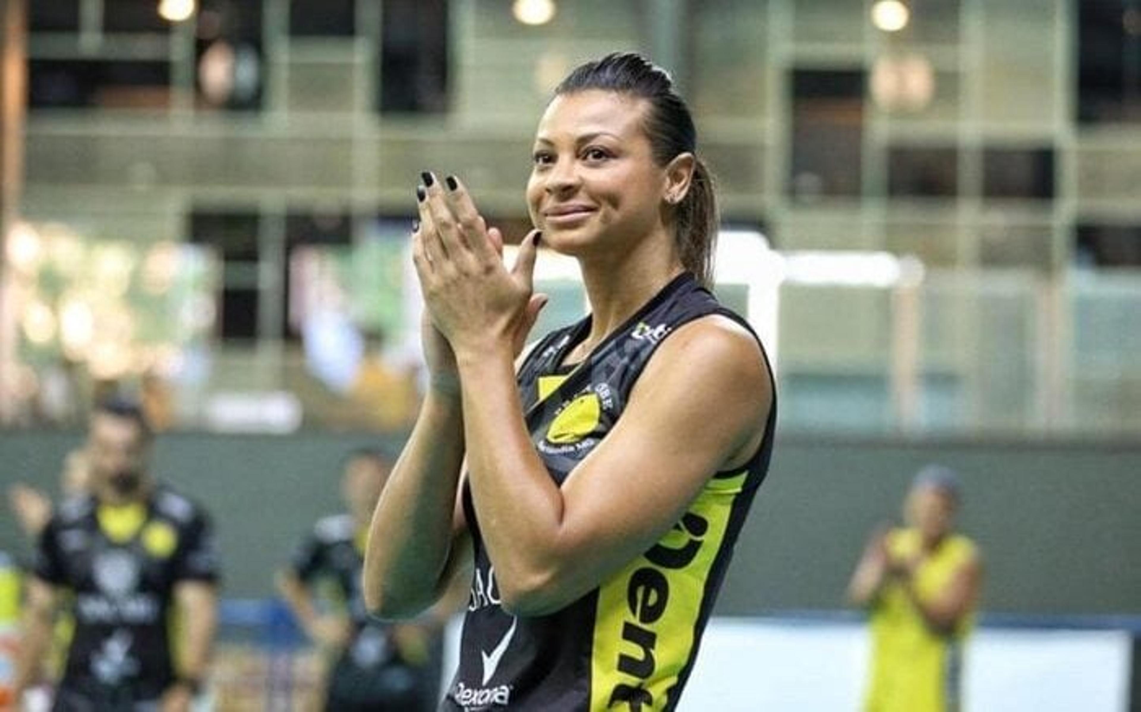 Lendas do vôlei brasileiro realizam jogo em homenagem a Walewska; veja como foi