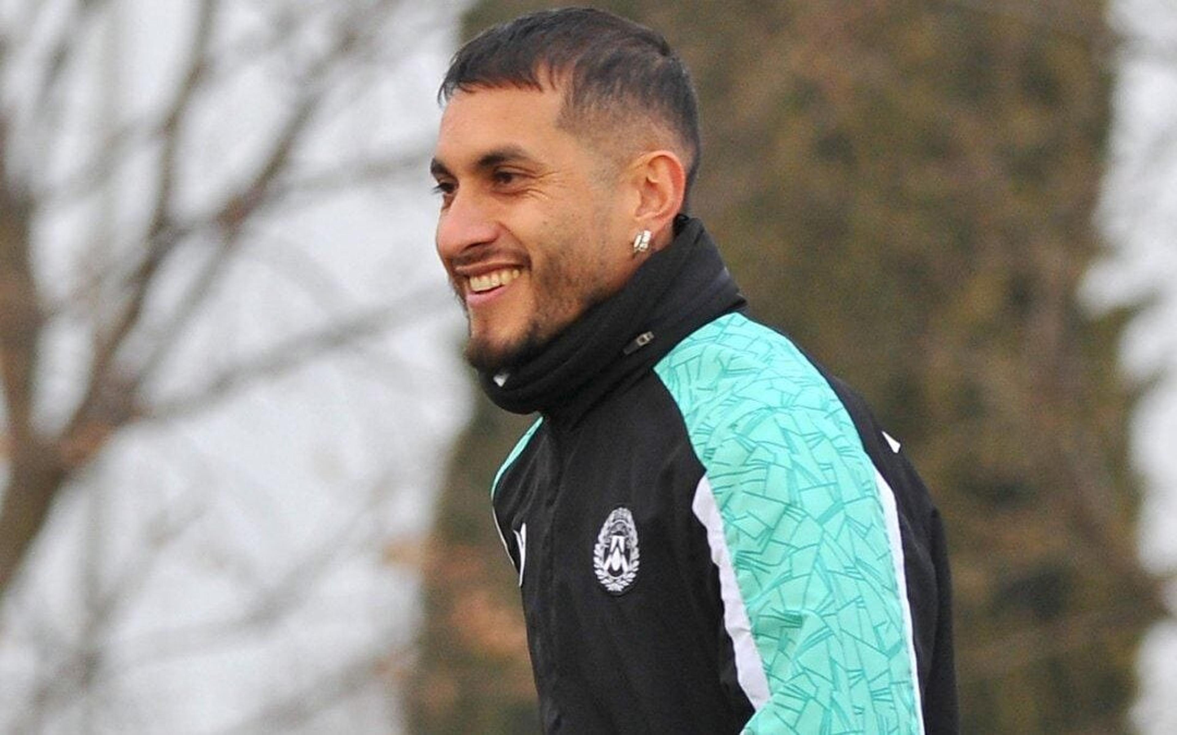 Palmeiras apresenta valores e estabelece prazo para resposta de Roberto Pereyra