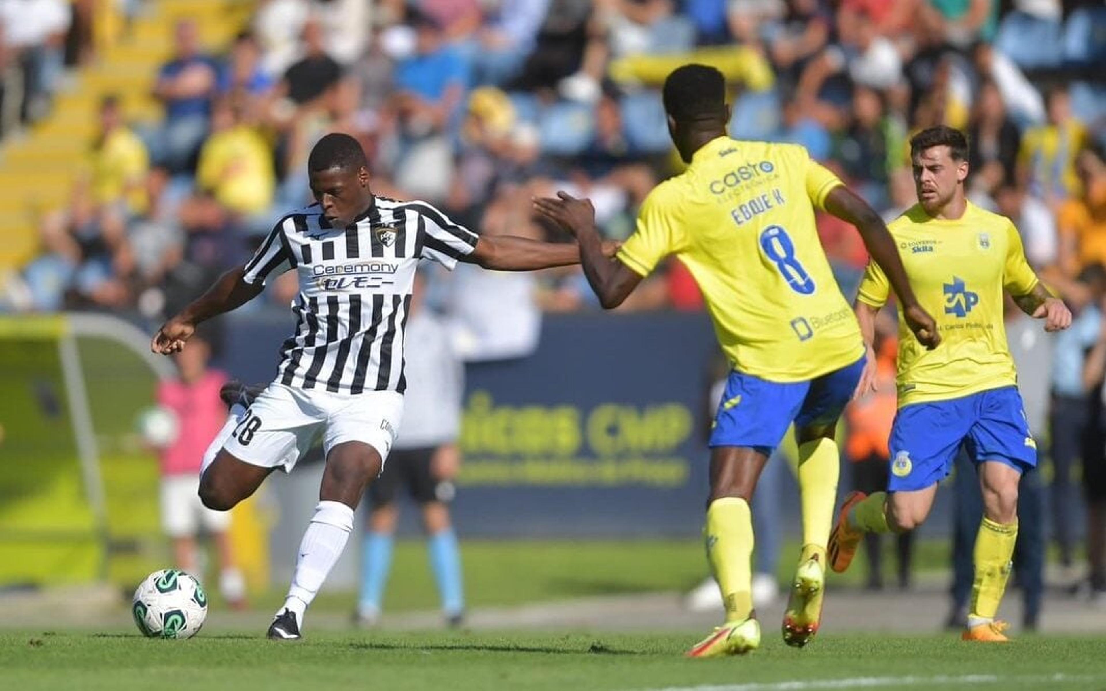 Revelação do América-MG, atacante Luan Campos celebra estreia na liga principal de Portugal pelo Portimonense