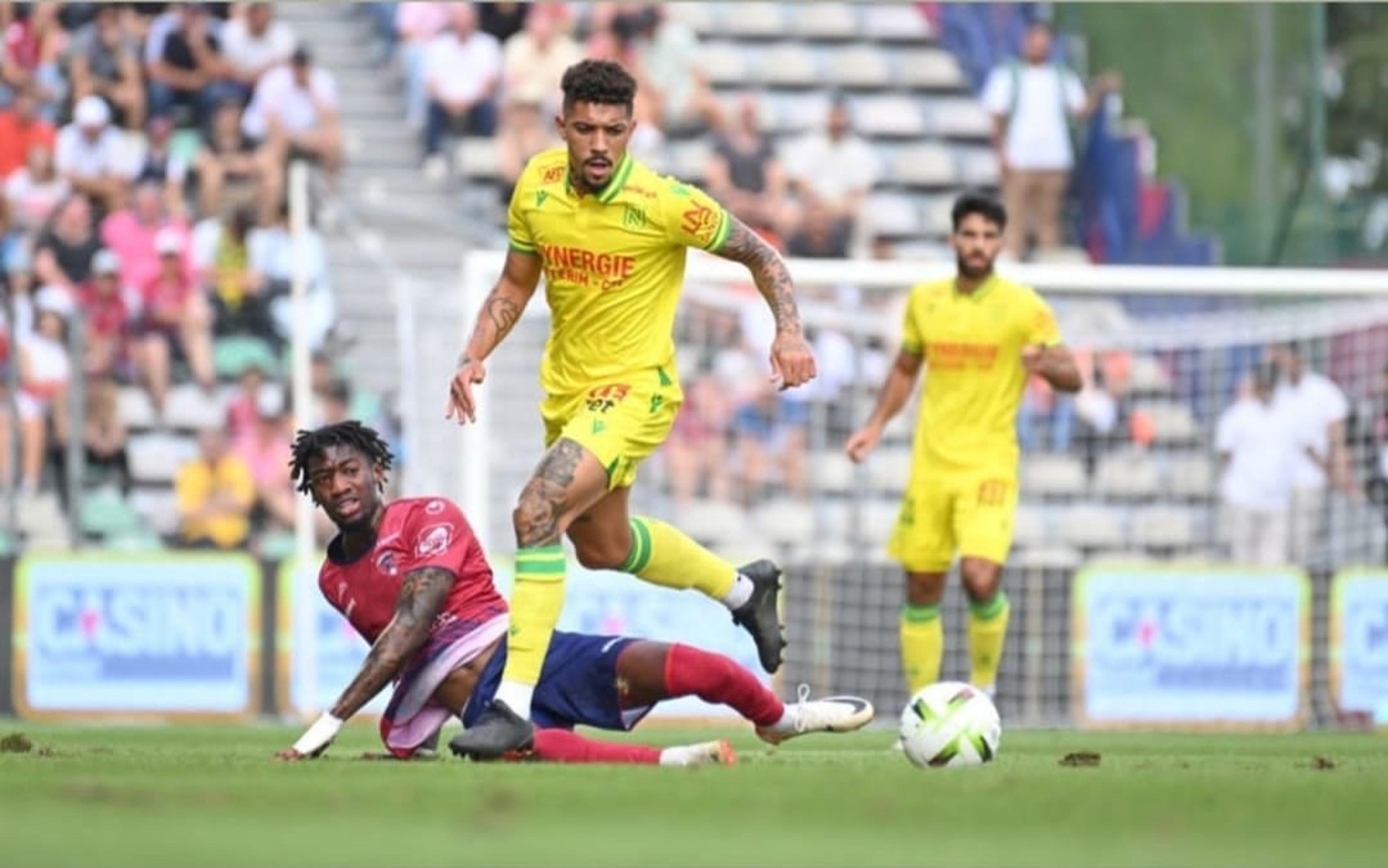 Titular absoluto do Nantes, Douglas comemora primeira vitória da equipe na Ligue 1: ‘Importante para dar confiança’