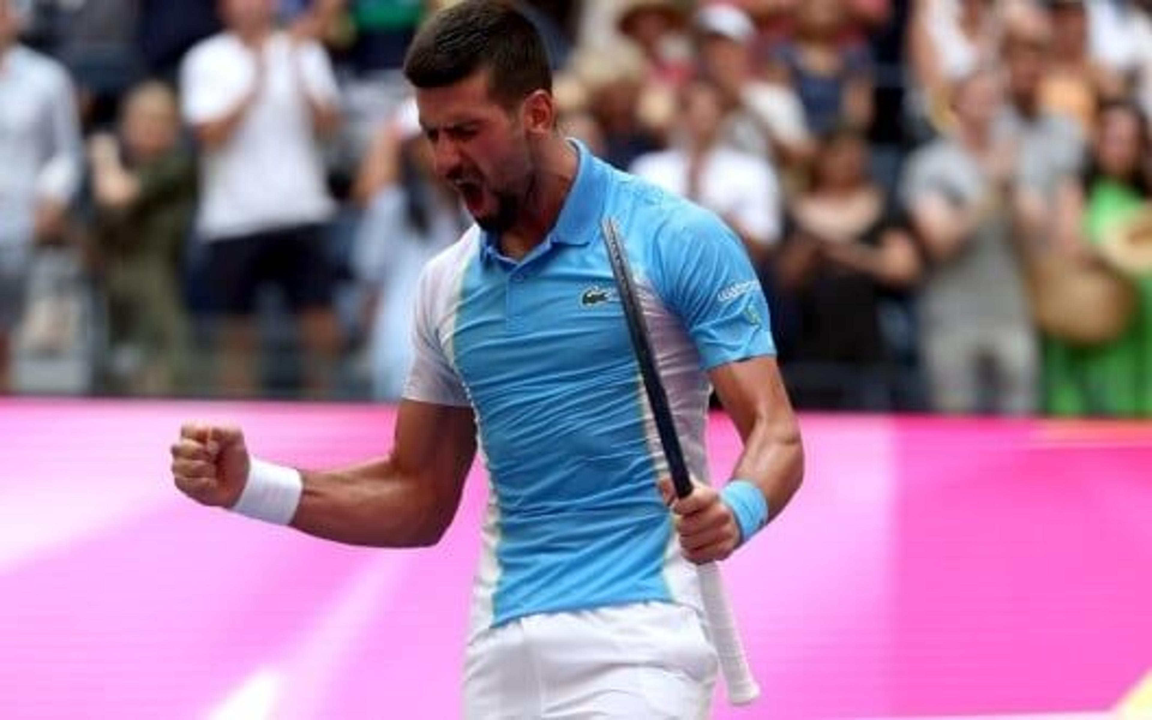 Djokovic bate duas marcas de Federer com semi do US Open