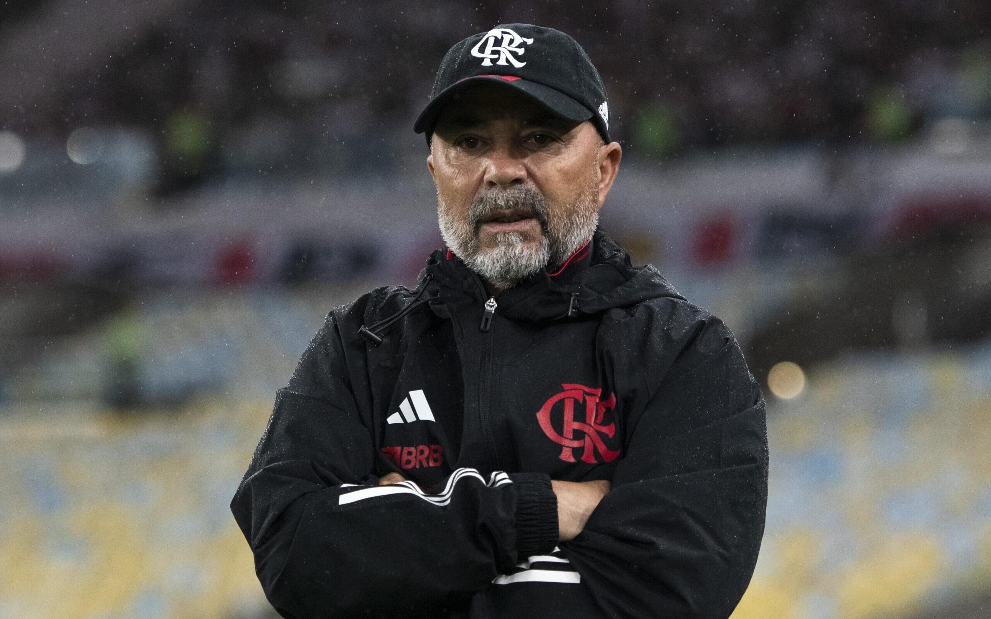 Torcida do Flamengo protesta no estádio e grita ‘Fora Sampaoli’