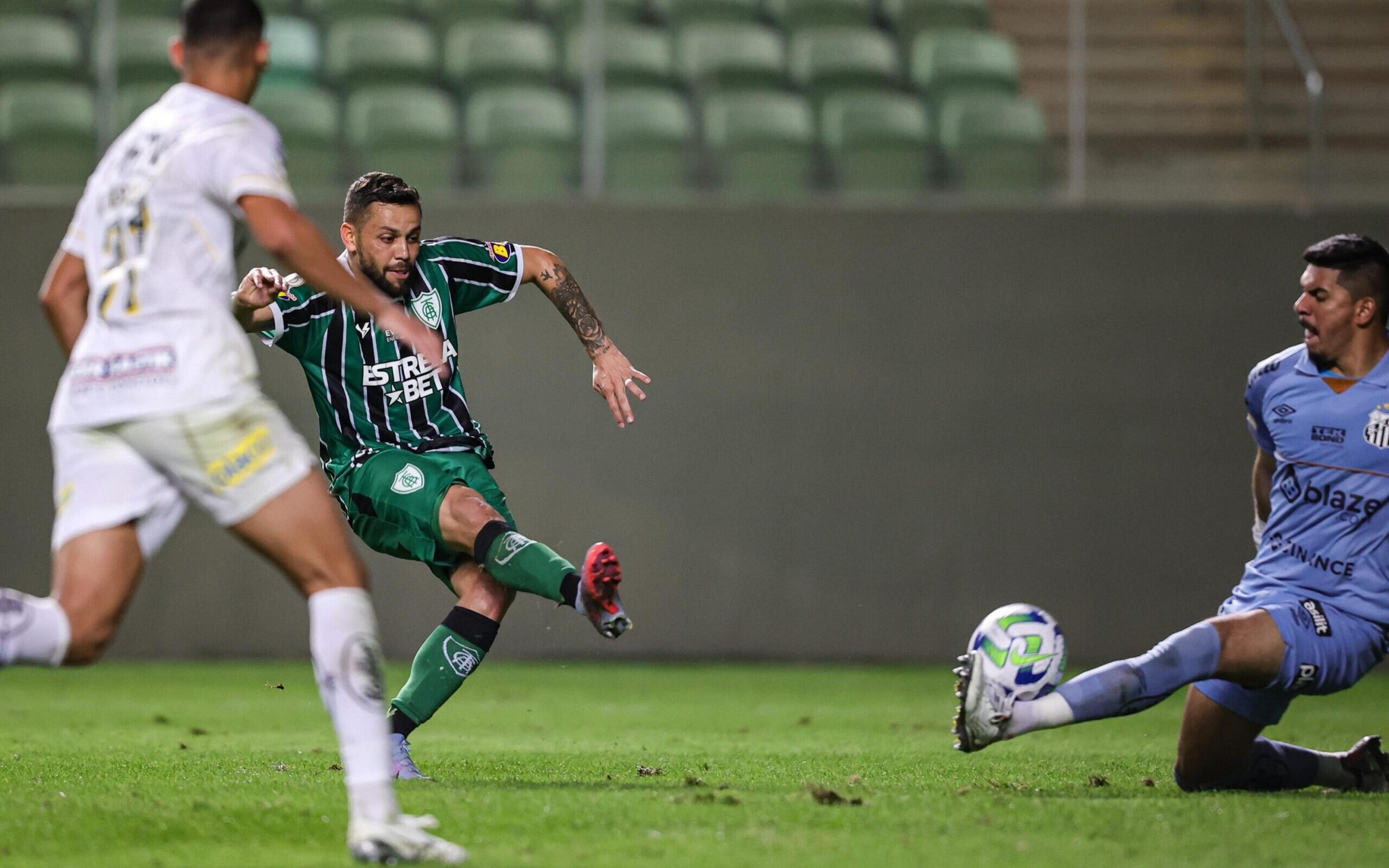 João Paulo lamenta derrota do Santos e ‘puxa orelha’ de Soteldo após expulsão: ‘Não poderia acontecer’