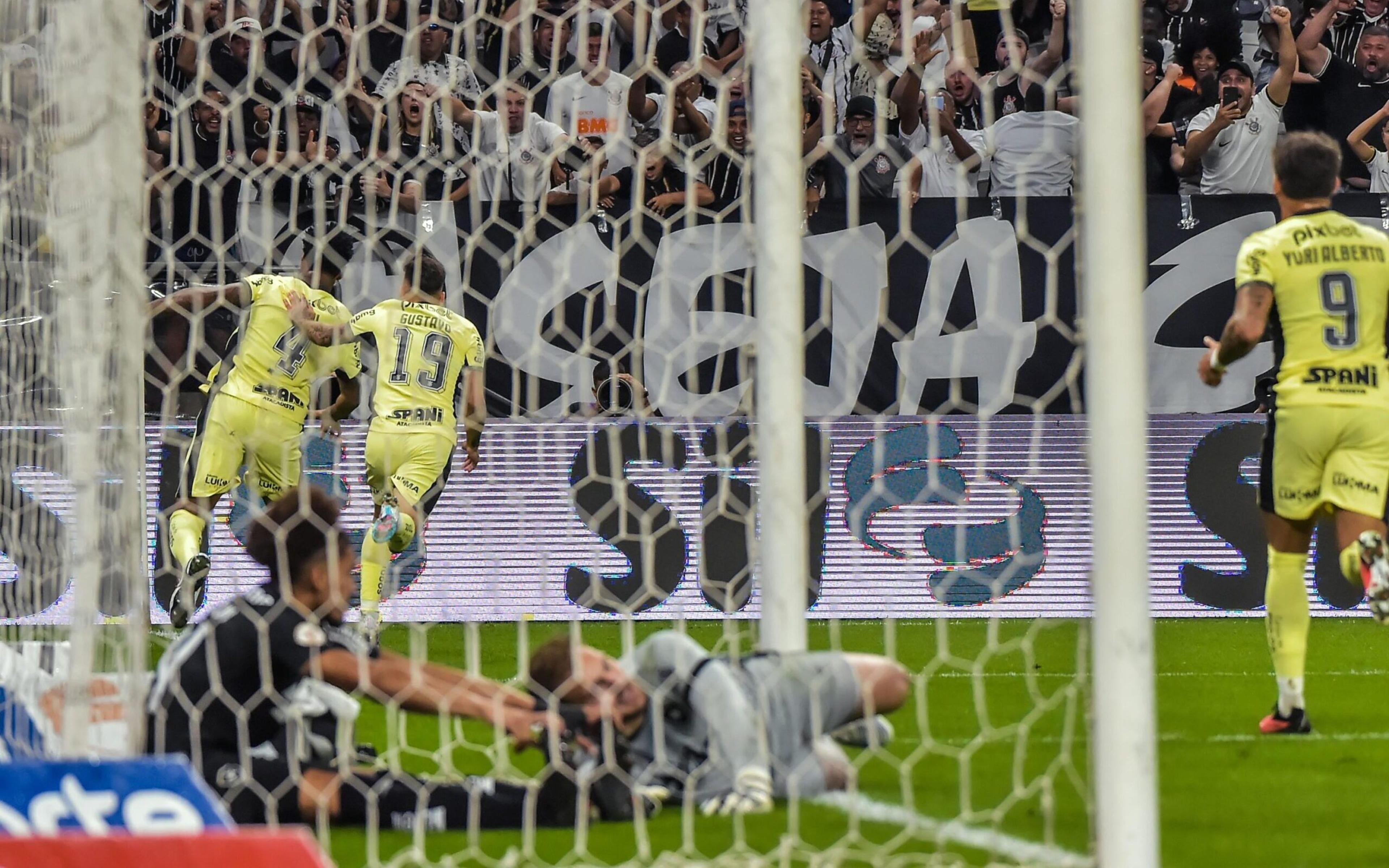 Mesmo lutando para fugir do Z4, Corinthians vence ‘trio de cima’ no Campeonato Brasileiro