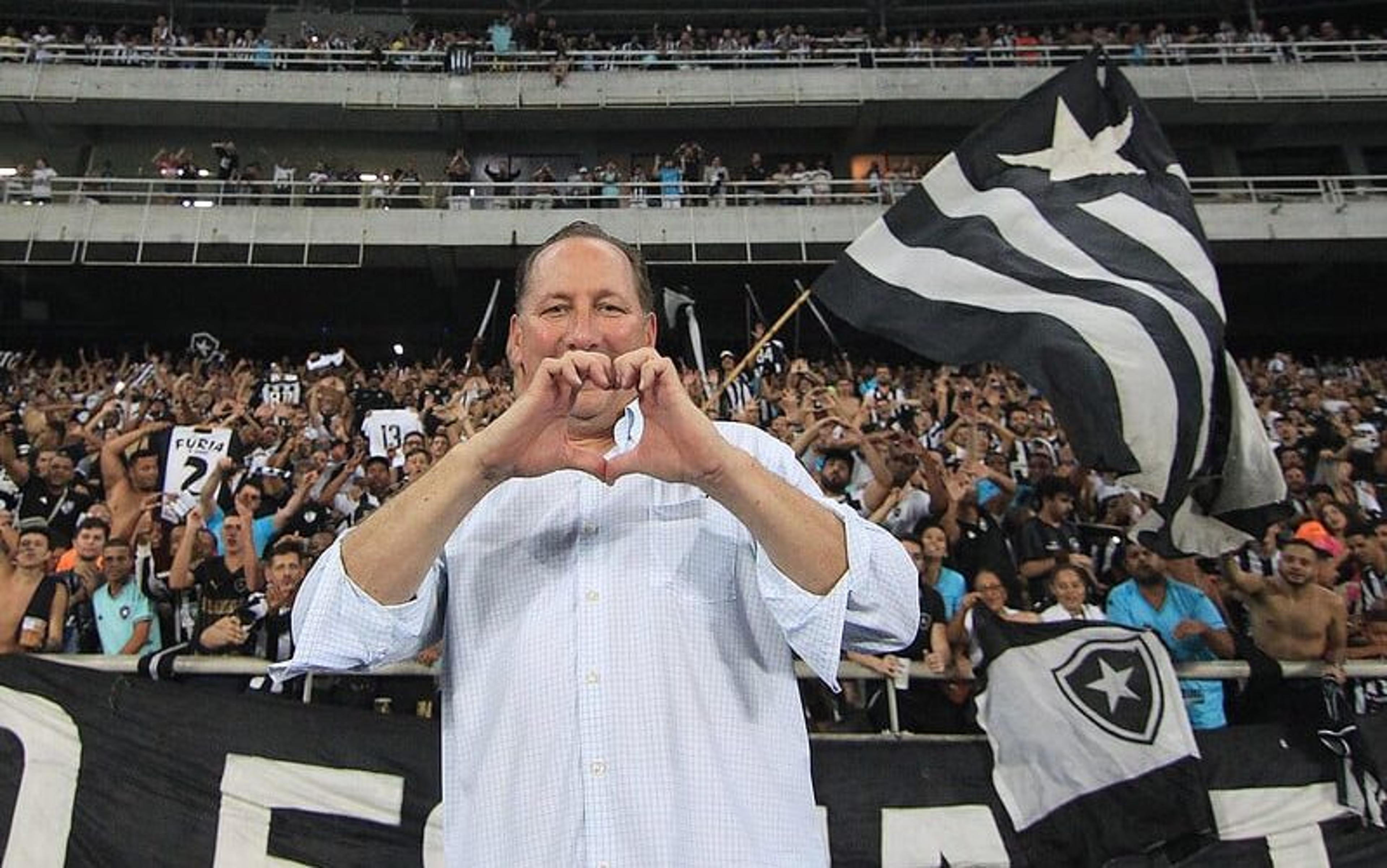 Com mensagem de Textor, Botafogo anuncia que fará treino aberto no Nilton Santos