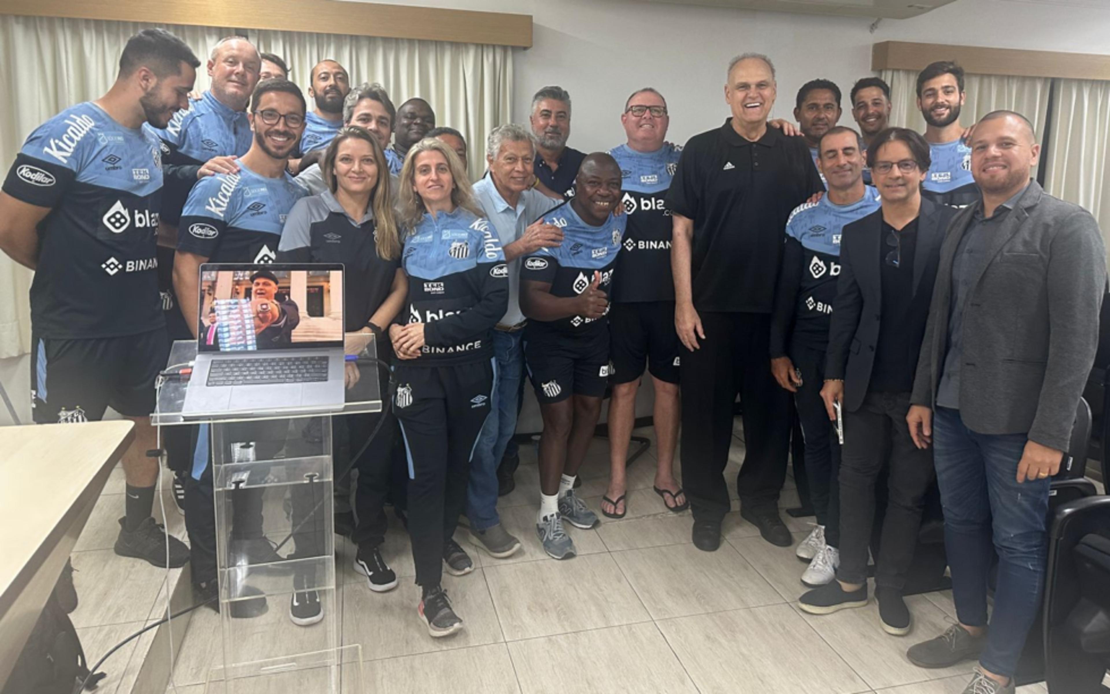 Elenco do Santos tem palestra com Oscar, ídolo do basquete