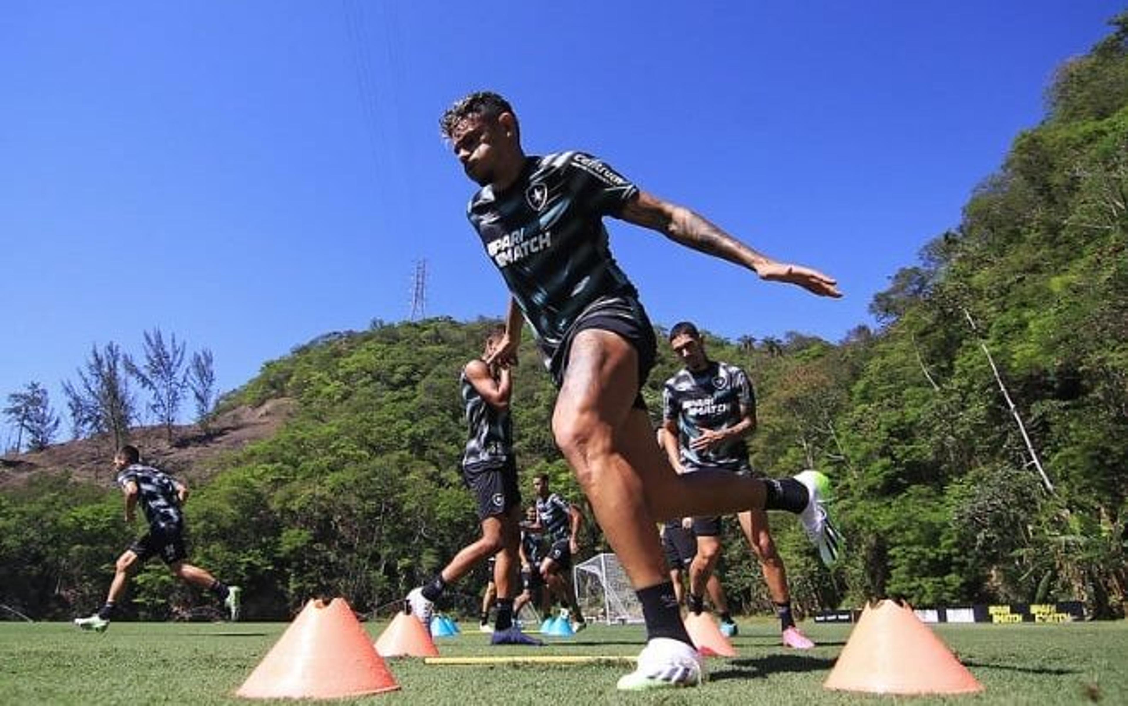 Na luta para retomar sequência de vitórias, Botafogo tenta conseguir feito inédito contra o Corinthians