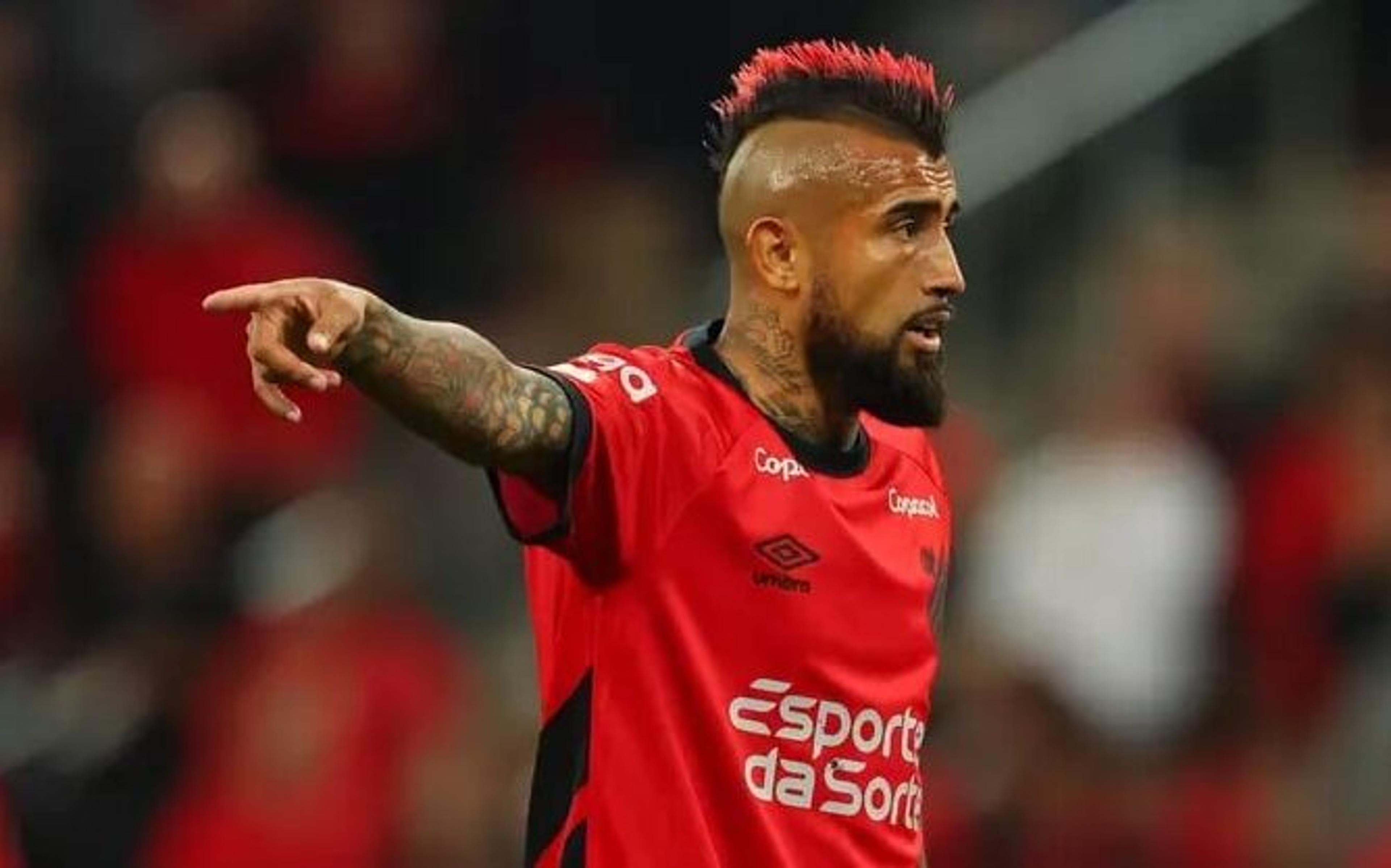 Qual é a lesão de Vidal? Quando ele volta?