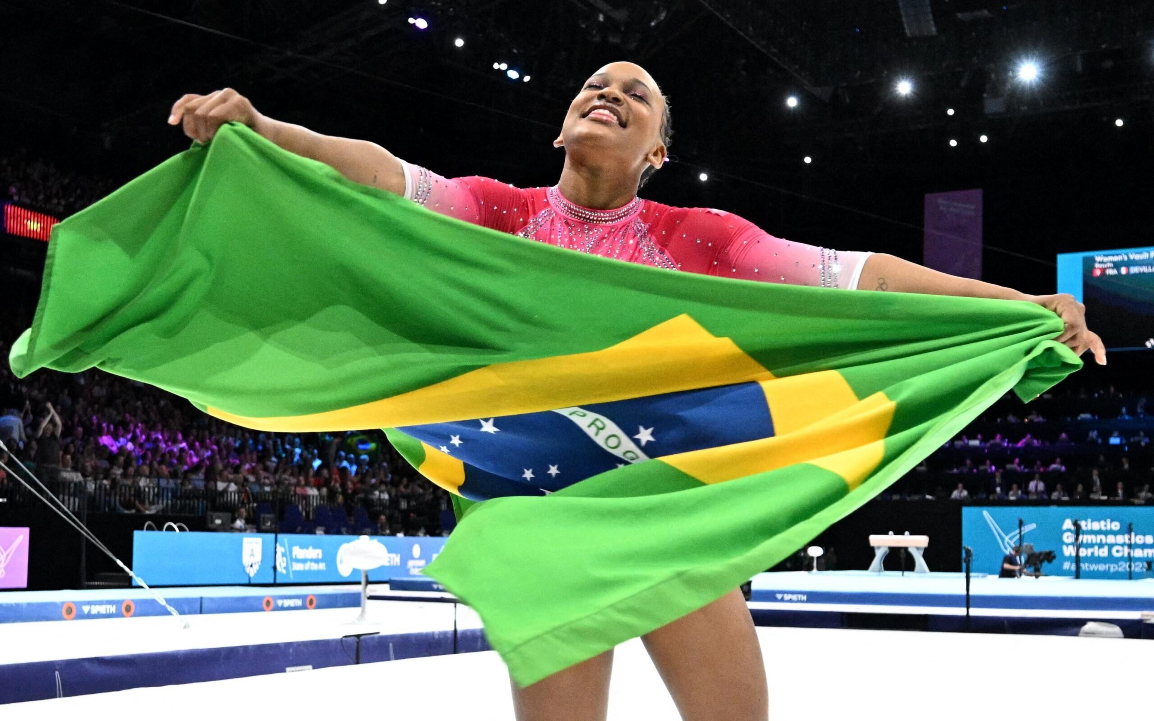 Rebeca Andrade bate Simone Biles e conquista o ouro no salto no Mundial de Ginástica Artística