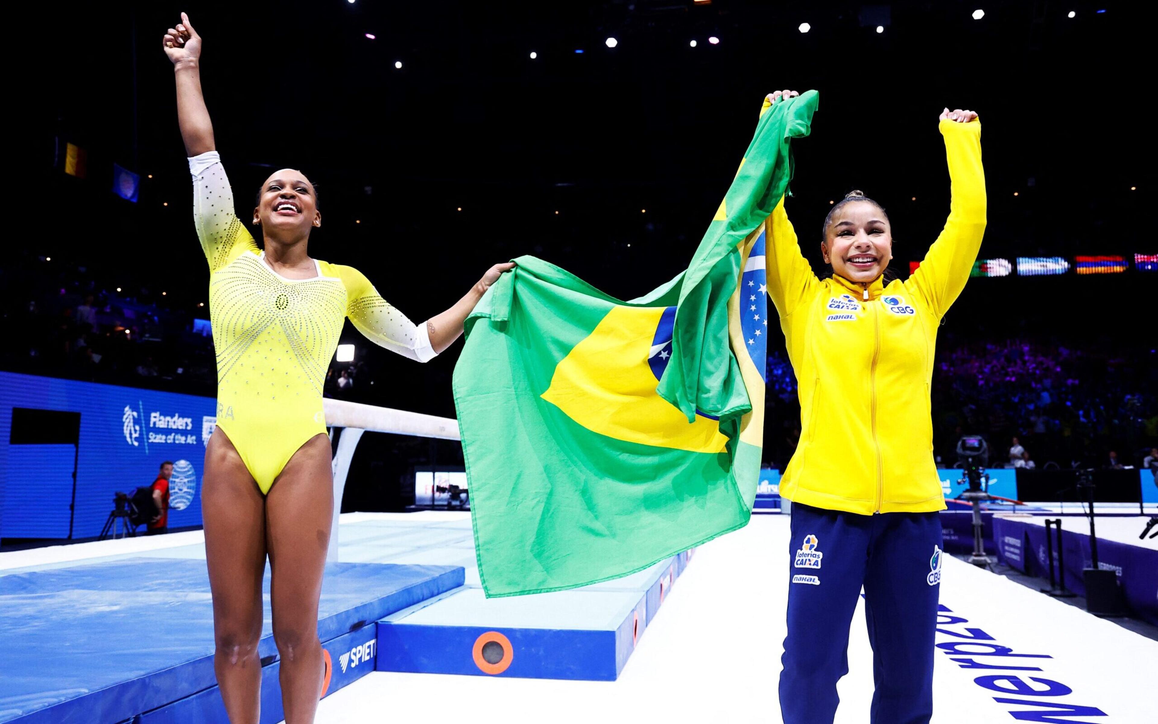 Rebeca Andrade e Flávia Saraiva garantem pódio; Simone Biles é hexacampeã do solo