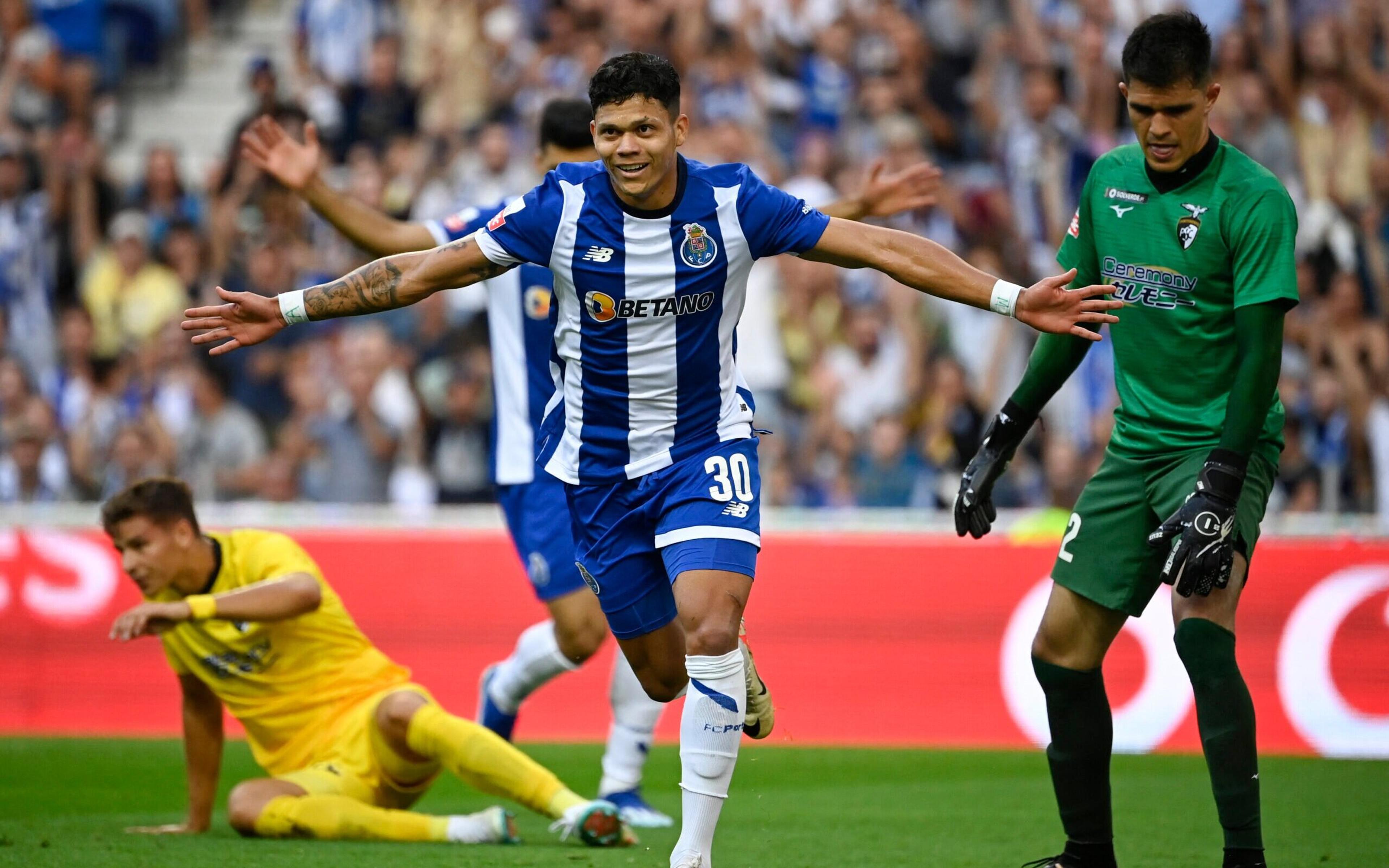 Evanilson celebra gol marcado em vitória do Porto: ‘A gente precisava’