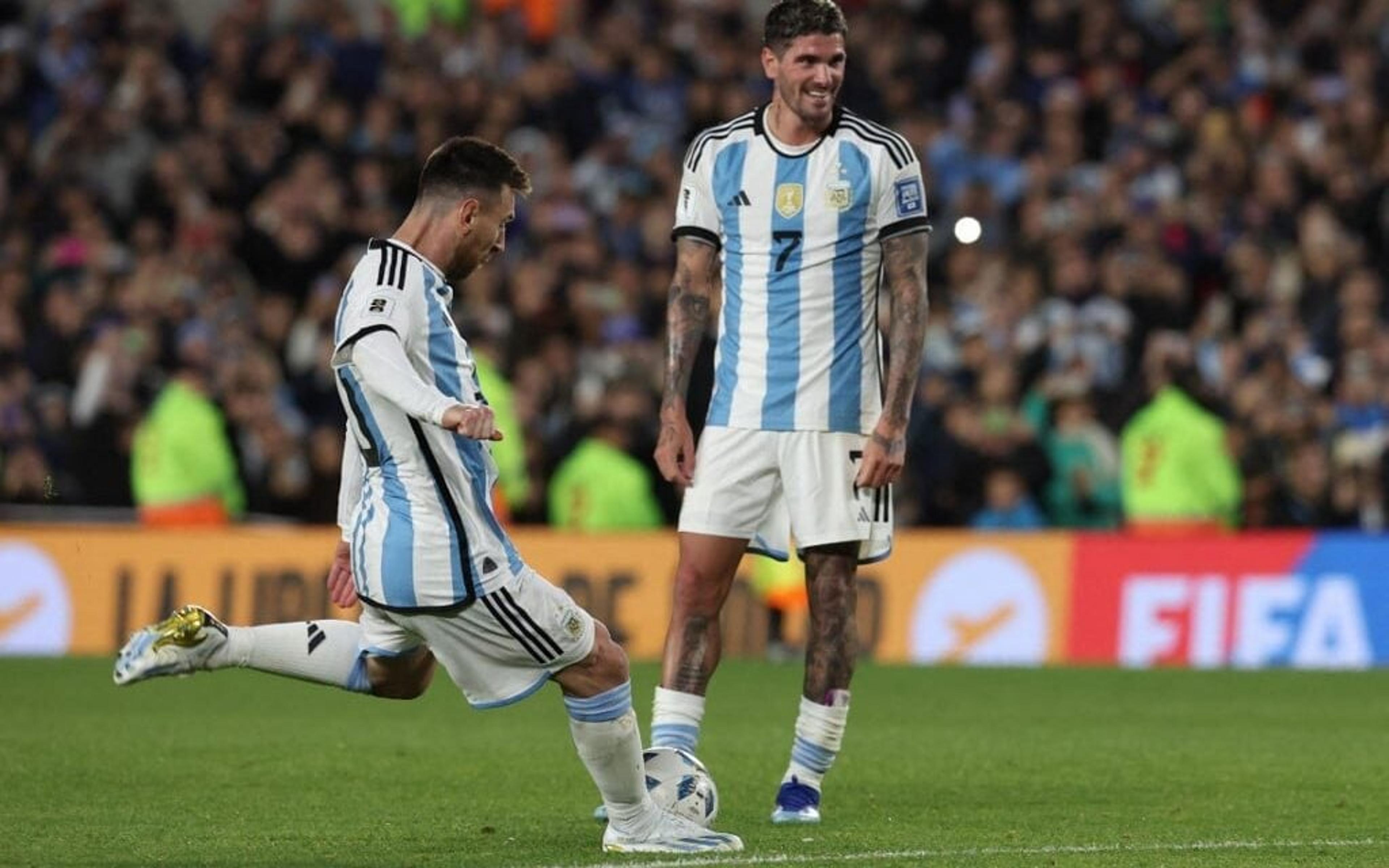 Paraguaio cospe em Messi durante partida, e astro ironiza: ‘Nem sei quem é’