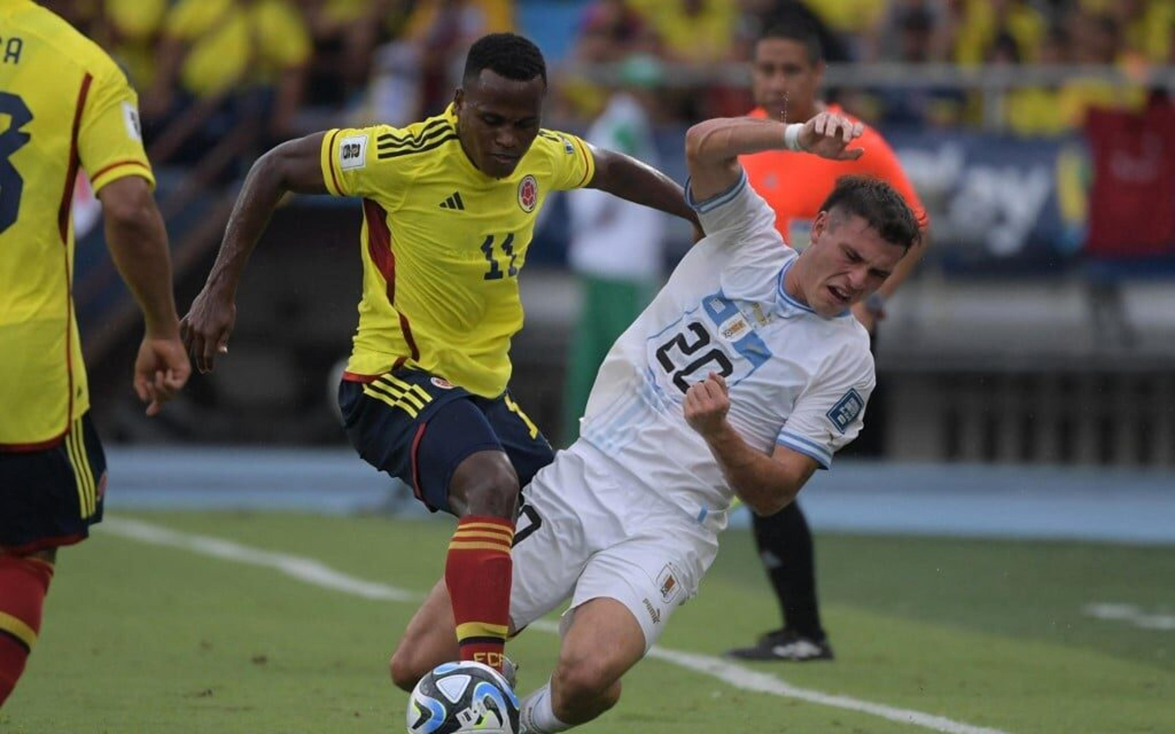 Com pintura de James Rodríguez e gol no fim de Darwin Núñez, Colômbia e Uruguai empatam pelas Eliminatórias da Copa