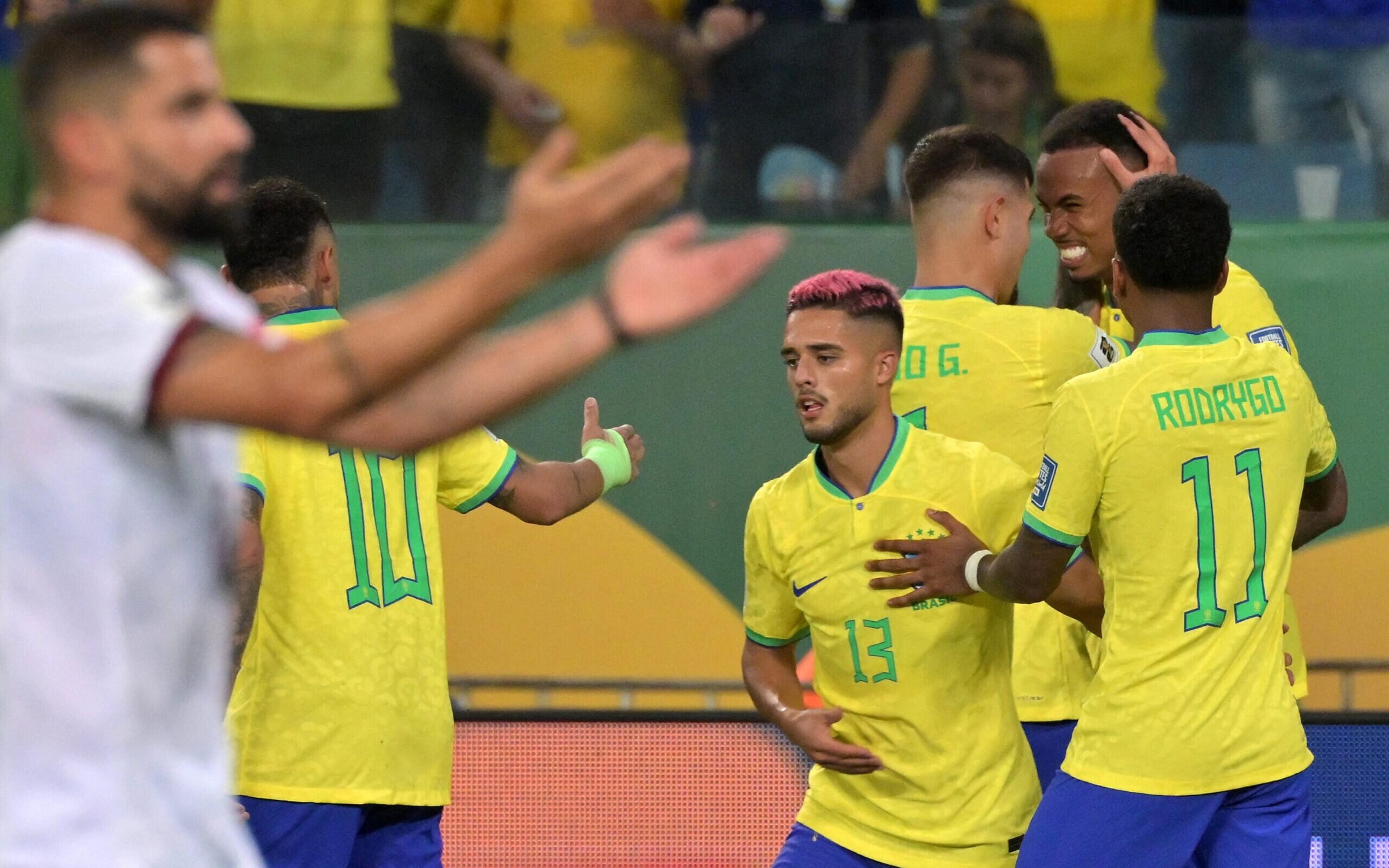 Quem é Yan Couto, lateral do cabelo rosa que estreou pela Seleção Brasileira