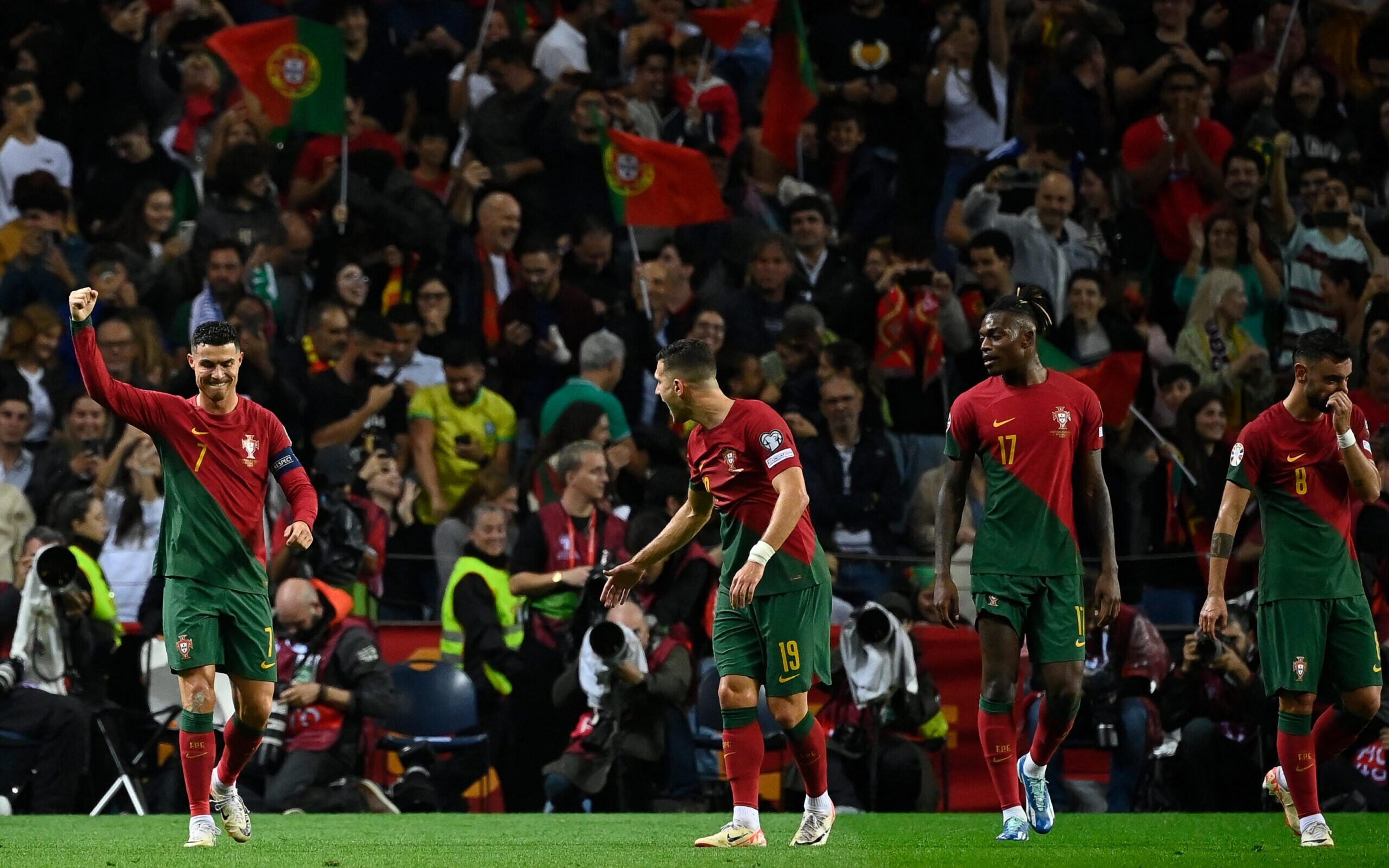 Cristiano Ronaldo brilha, Portugal vence Eslováquia em casa e garante vaga na Euro 2024