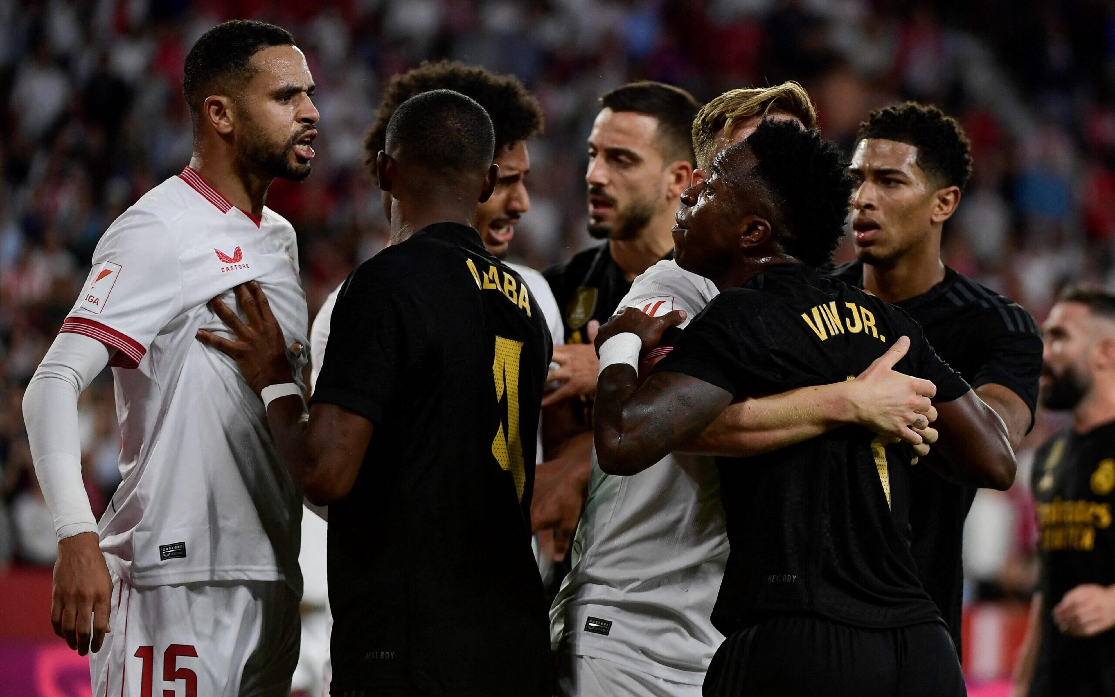 Torcedor do Sevilla é expulso do estádio por racismo em jogo contra o Real Madrid