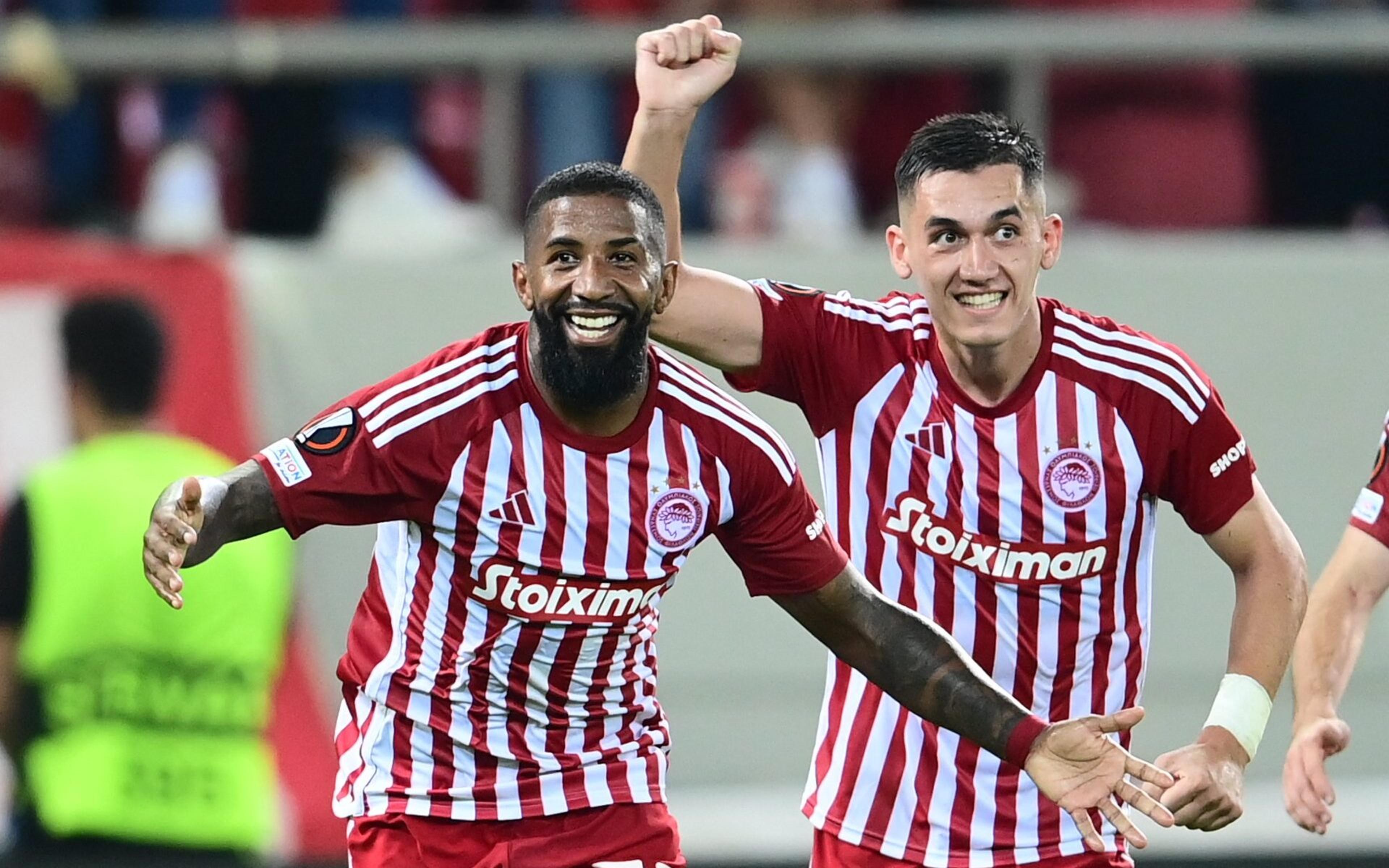 Rodinei brilha, Paquetá marca e Olympiacos vence West Ham pela Liga Europa