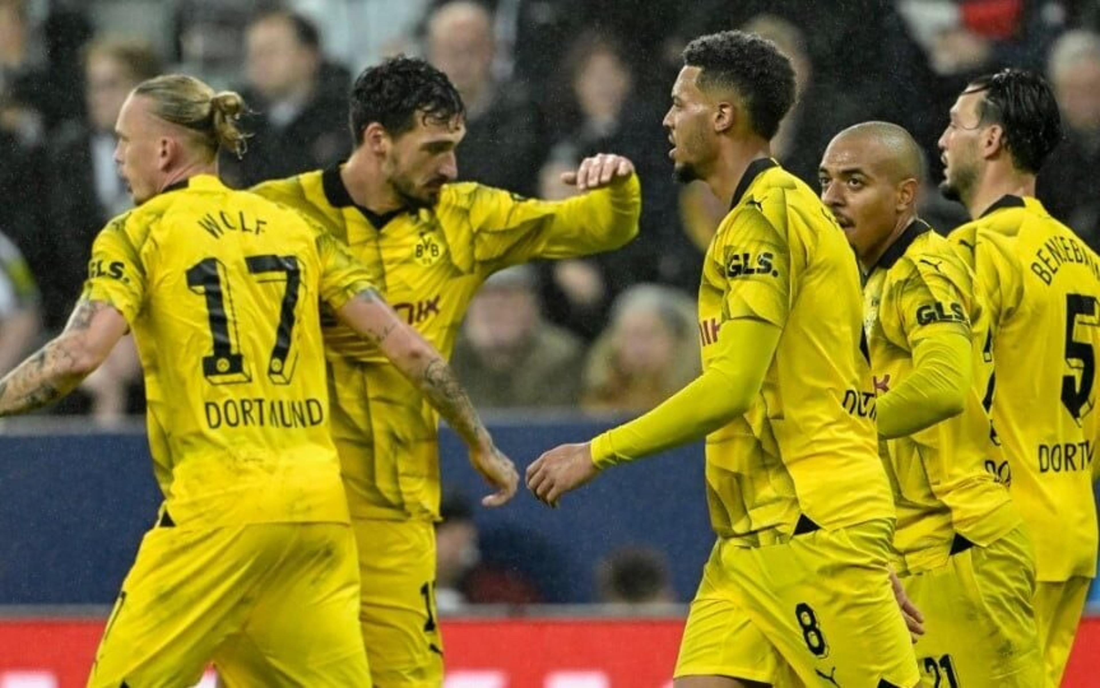 Fora de casa, Borussia Dortmund vence Newcastle e se aproxima do PSG pelo Grupo F da Champions League