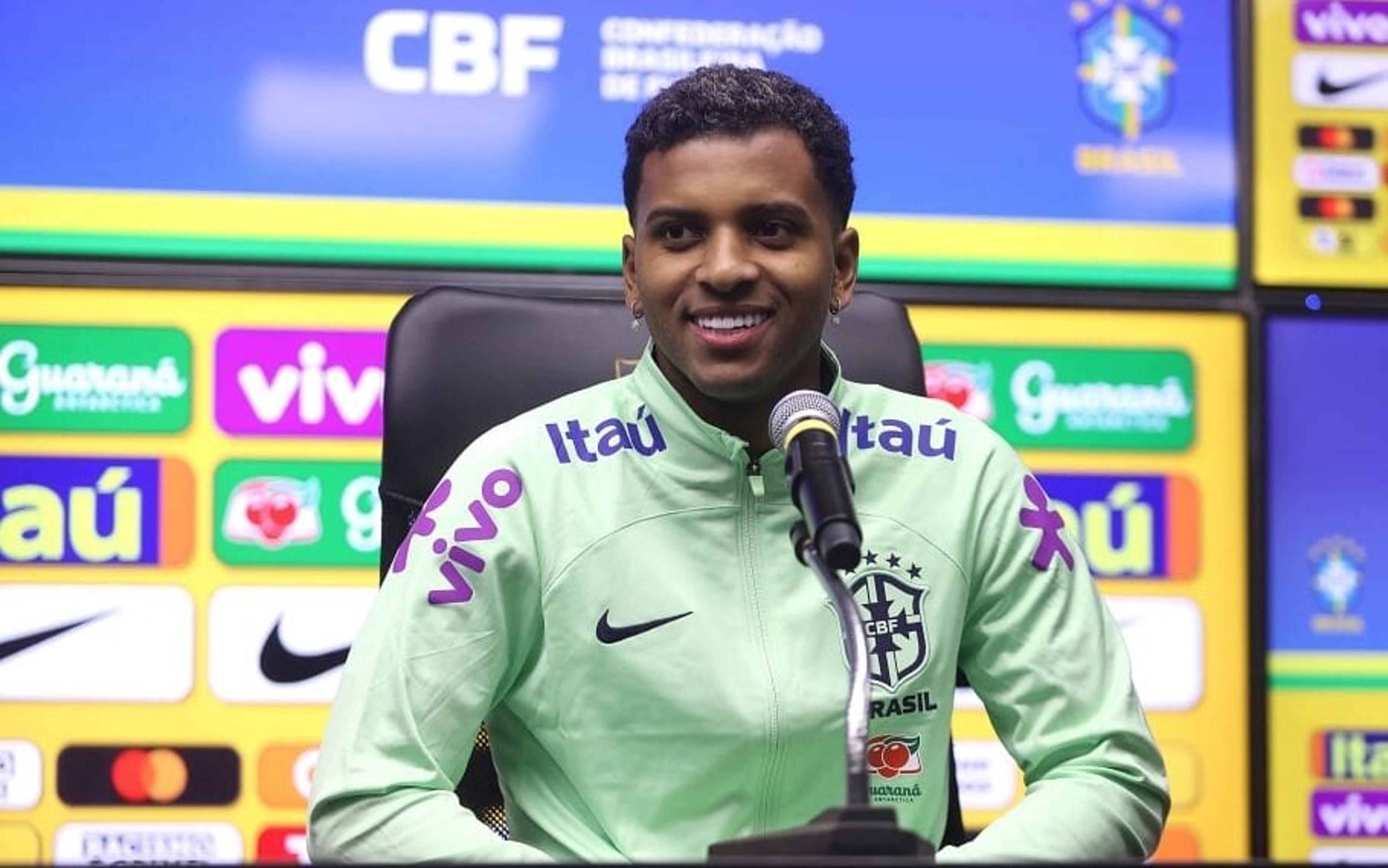 Rodrygo comenta sobre camisa 9 e recentes críticas: ‘Não gosto, mas tenho que fazer’