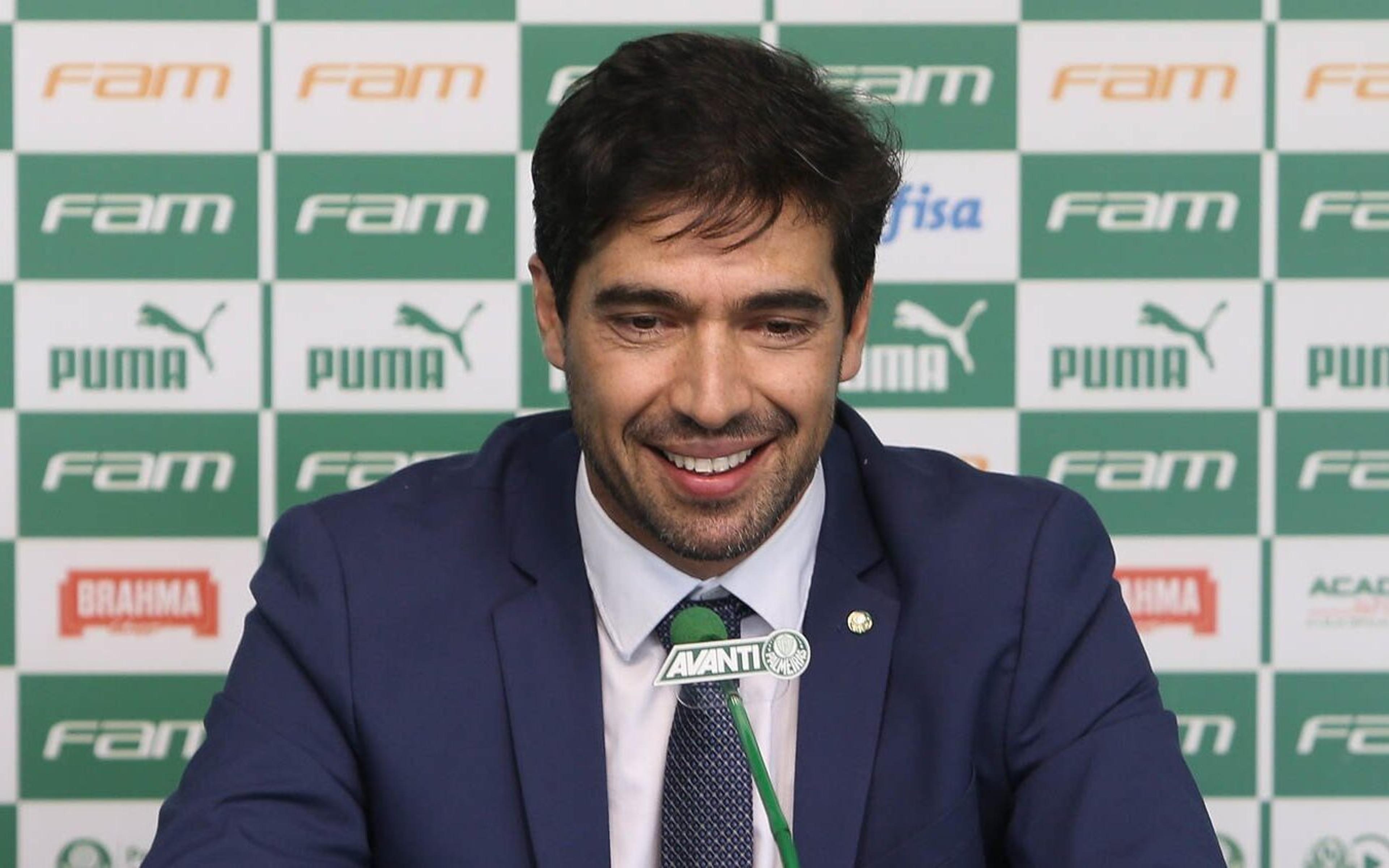 Palmeiras inicia semana importante celebrando três anos de Abel Ferreira