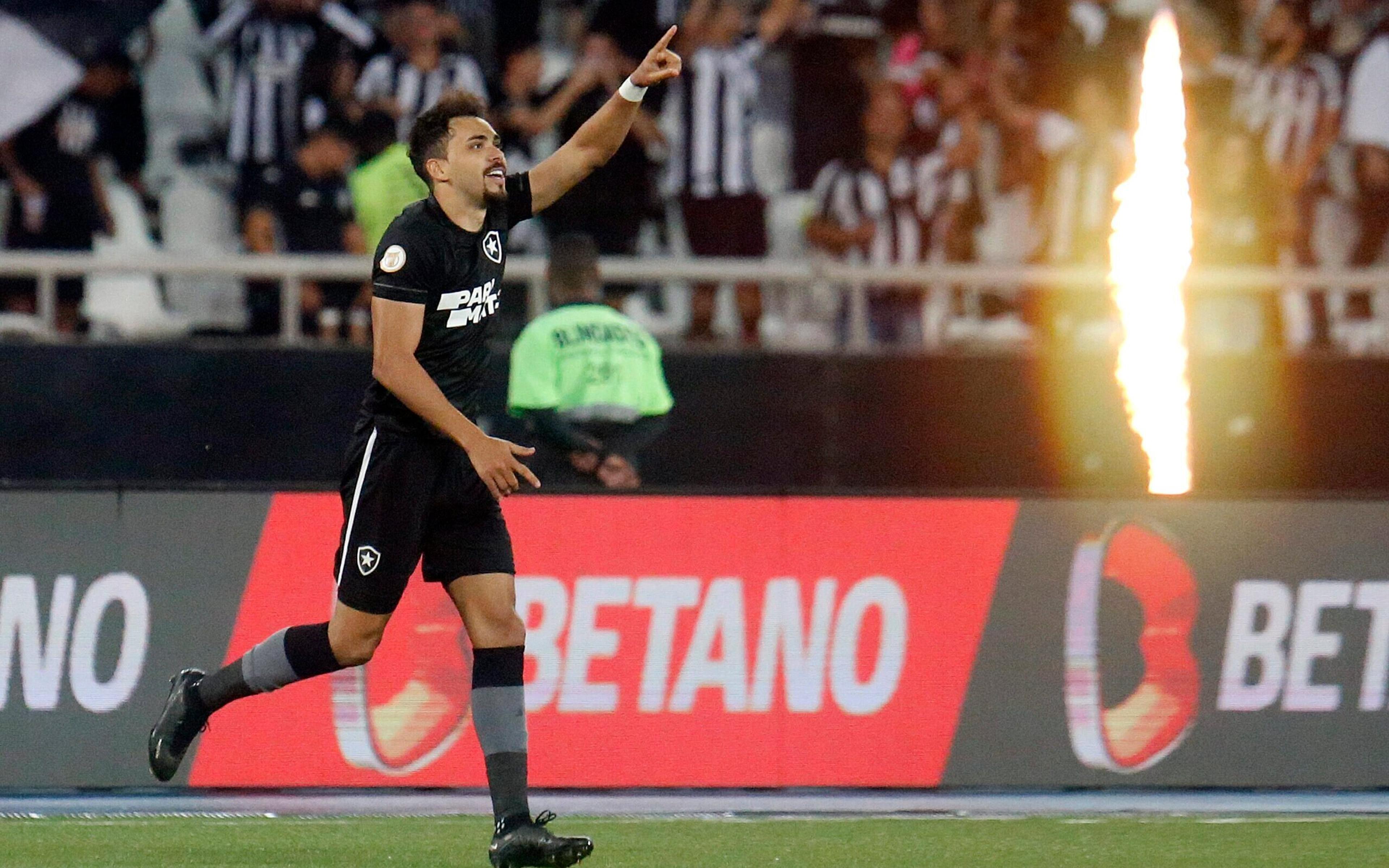 Mais ‘solto’ em campo, Eduardo tenta dar novo ritmo para o Botafogo deslanchar na reta final do Brasileiro