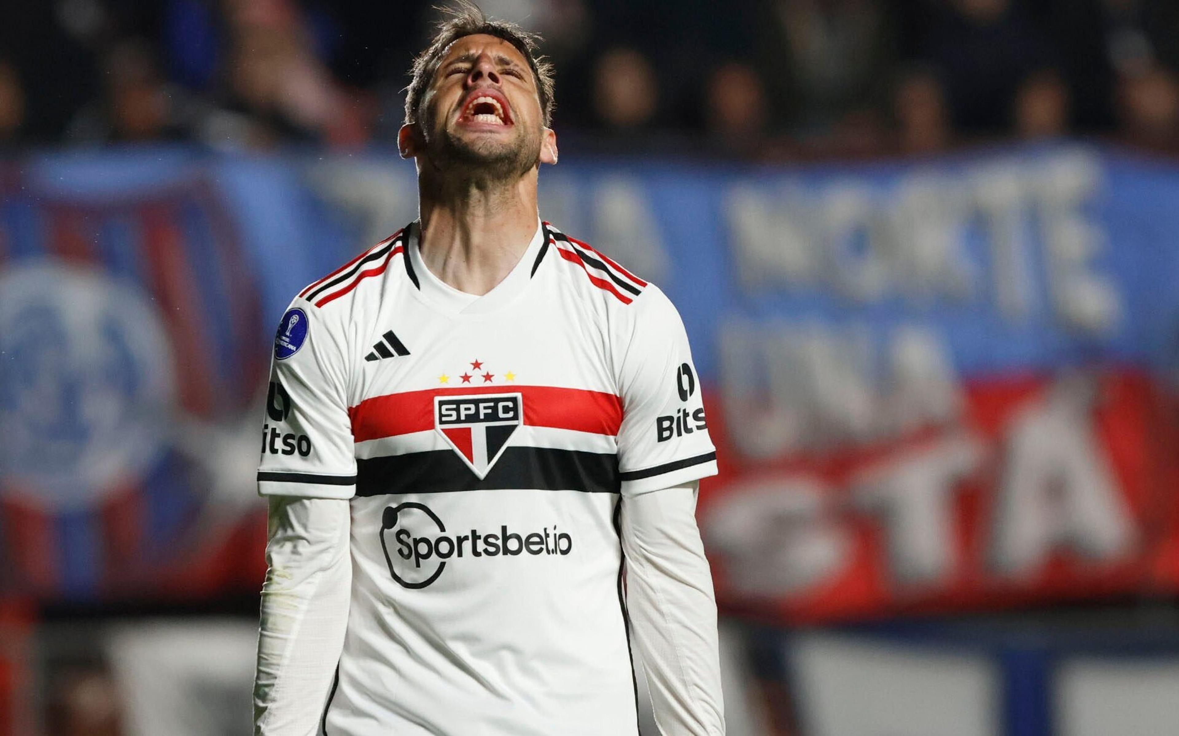 Calleri passa por cirurgia e não joga mais pelo São Paulo na temporada