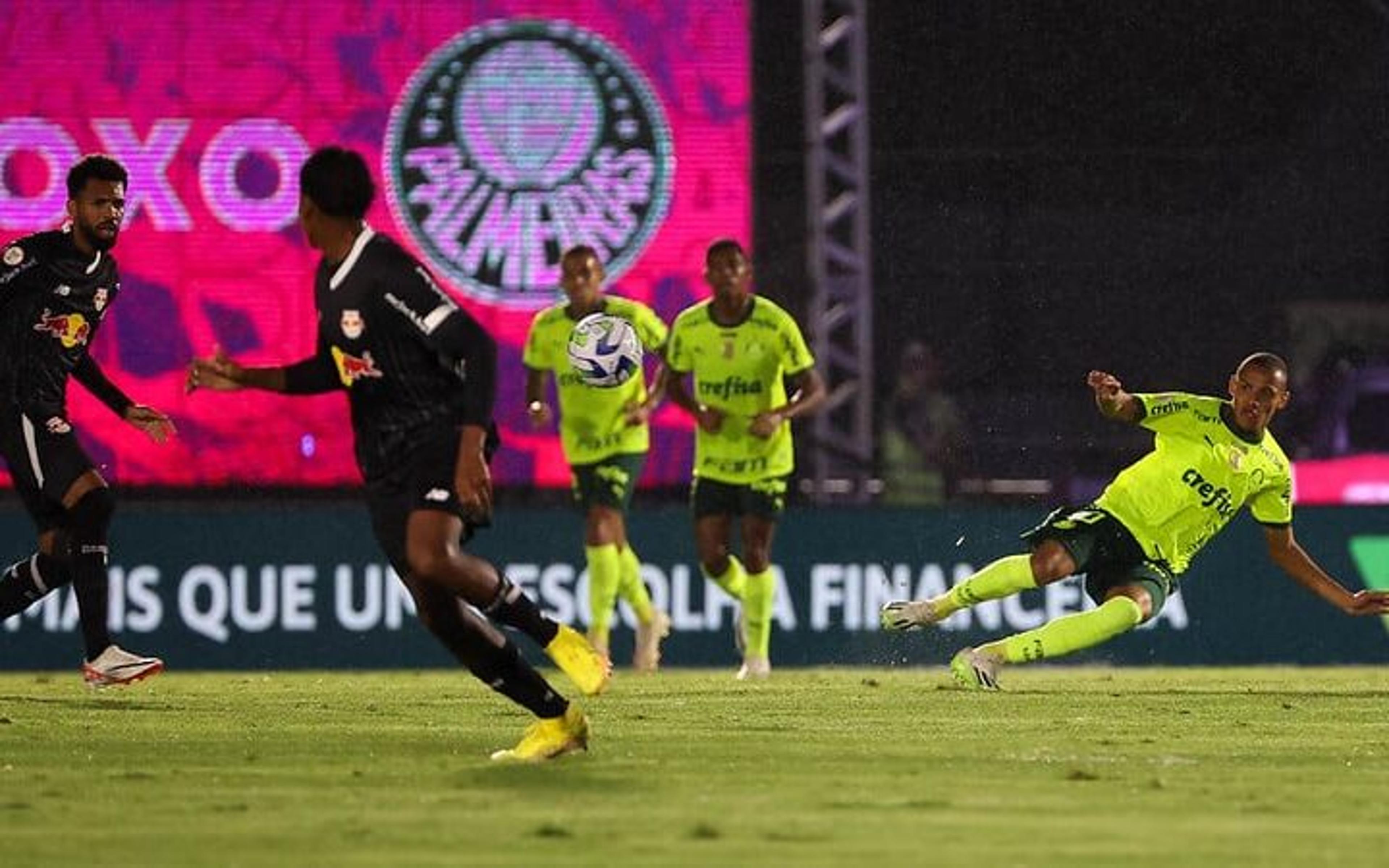 Torcedores do Palmeiras ‘jogam toalha’ pelo Brasileiro após derrota para Bragantino