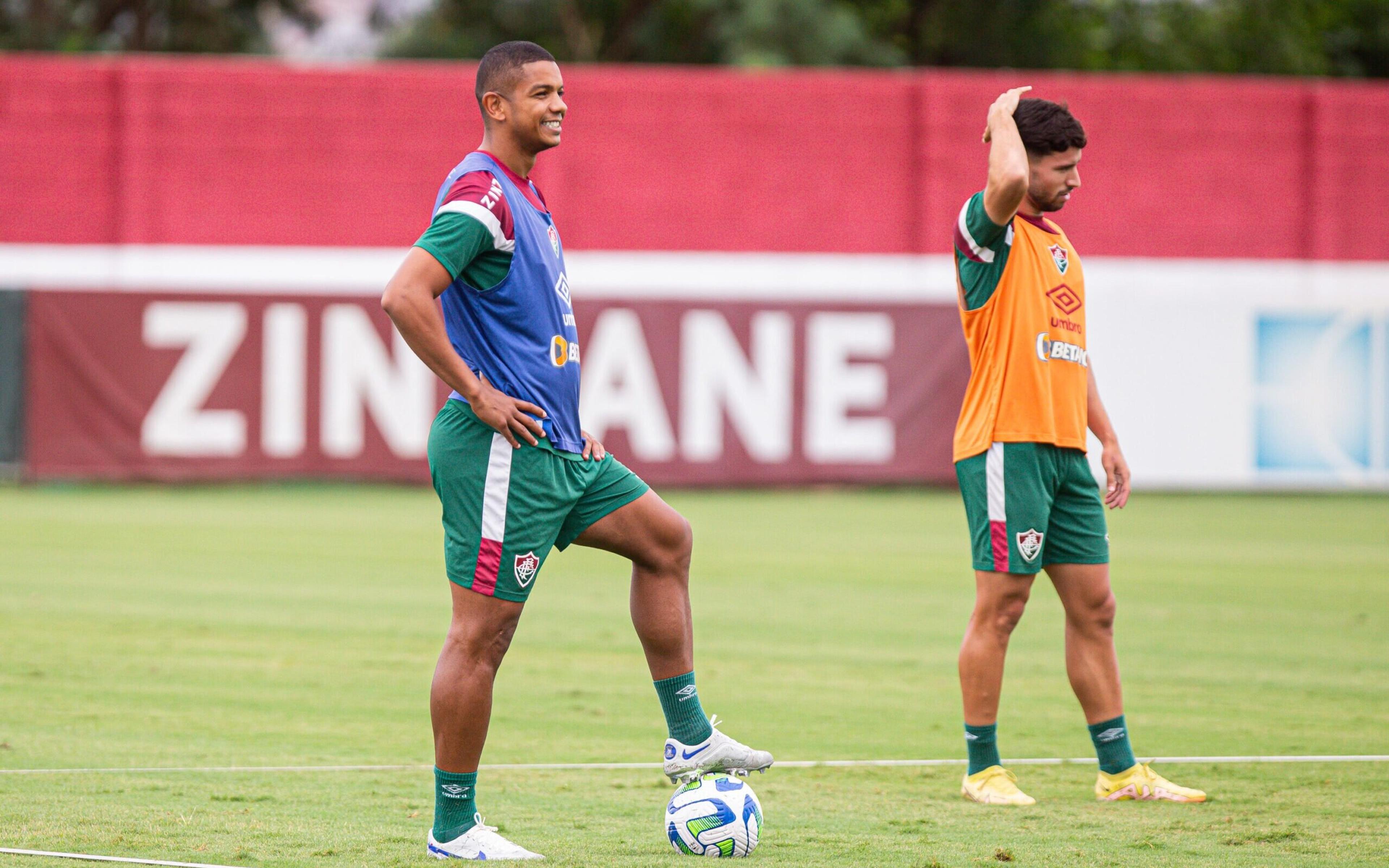 Zagueiro do Fluminense sofre entorse no joelho às vésperas da semifinal da Libertadores