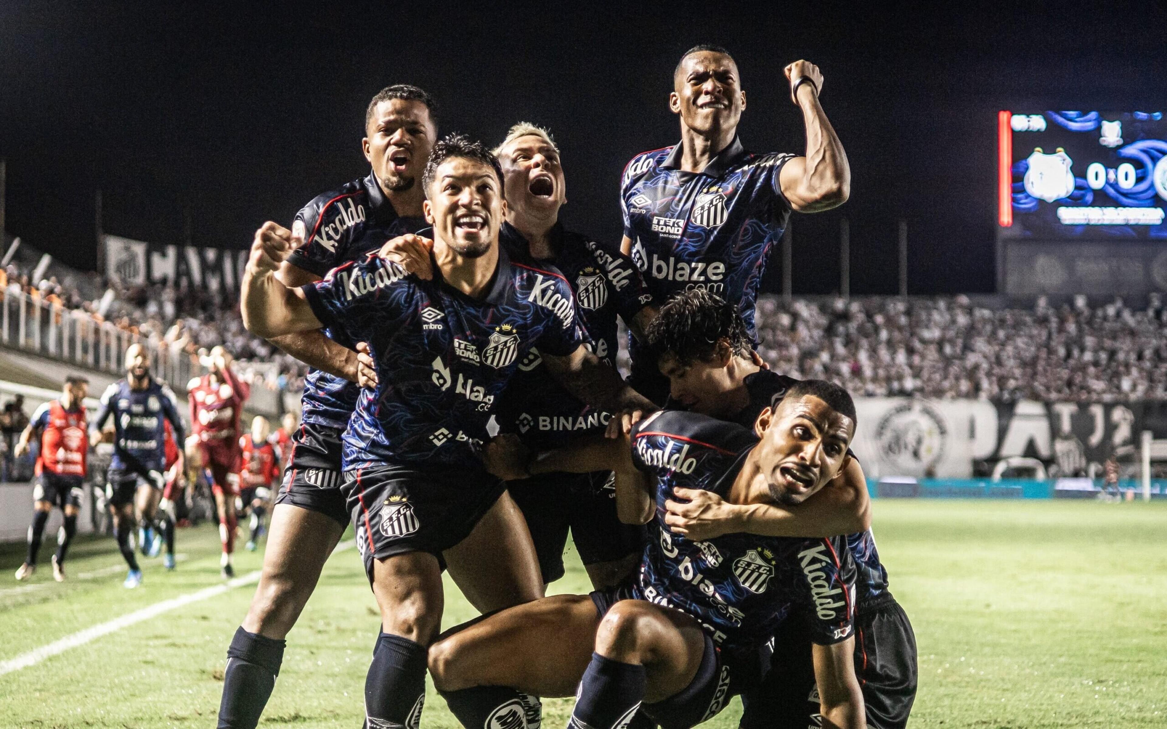 Santos vence Coritiba em duelo polêmico, e respira fora do Z-4 do Brasileirão