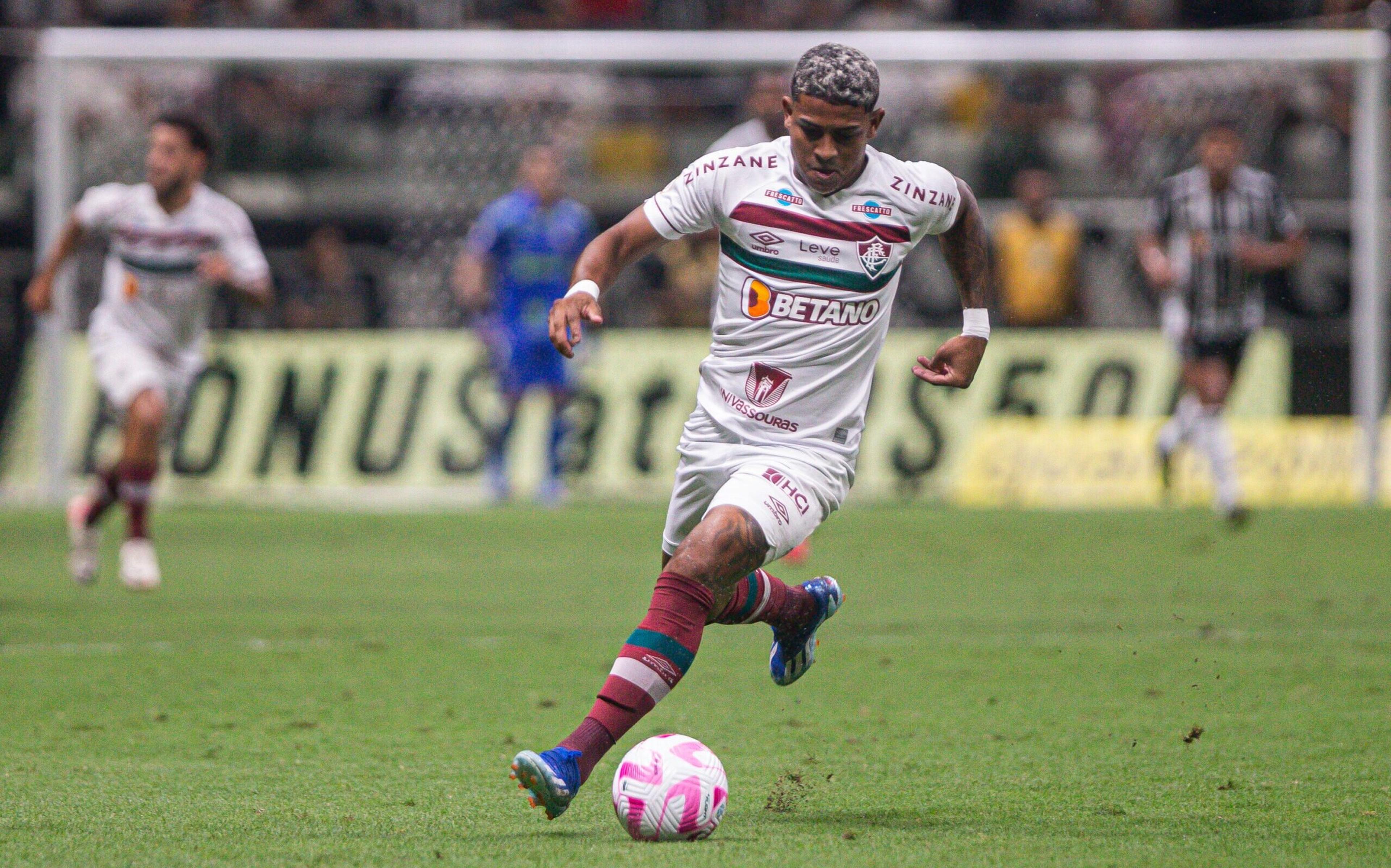 John Kennedy volta bem e coloca pulga atrás da orelha de Diniz para final da Libertadores