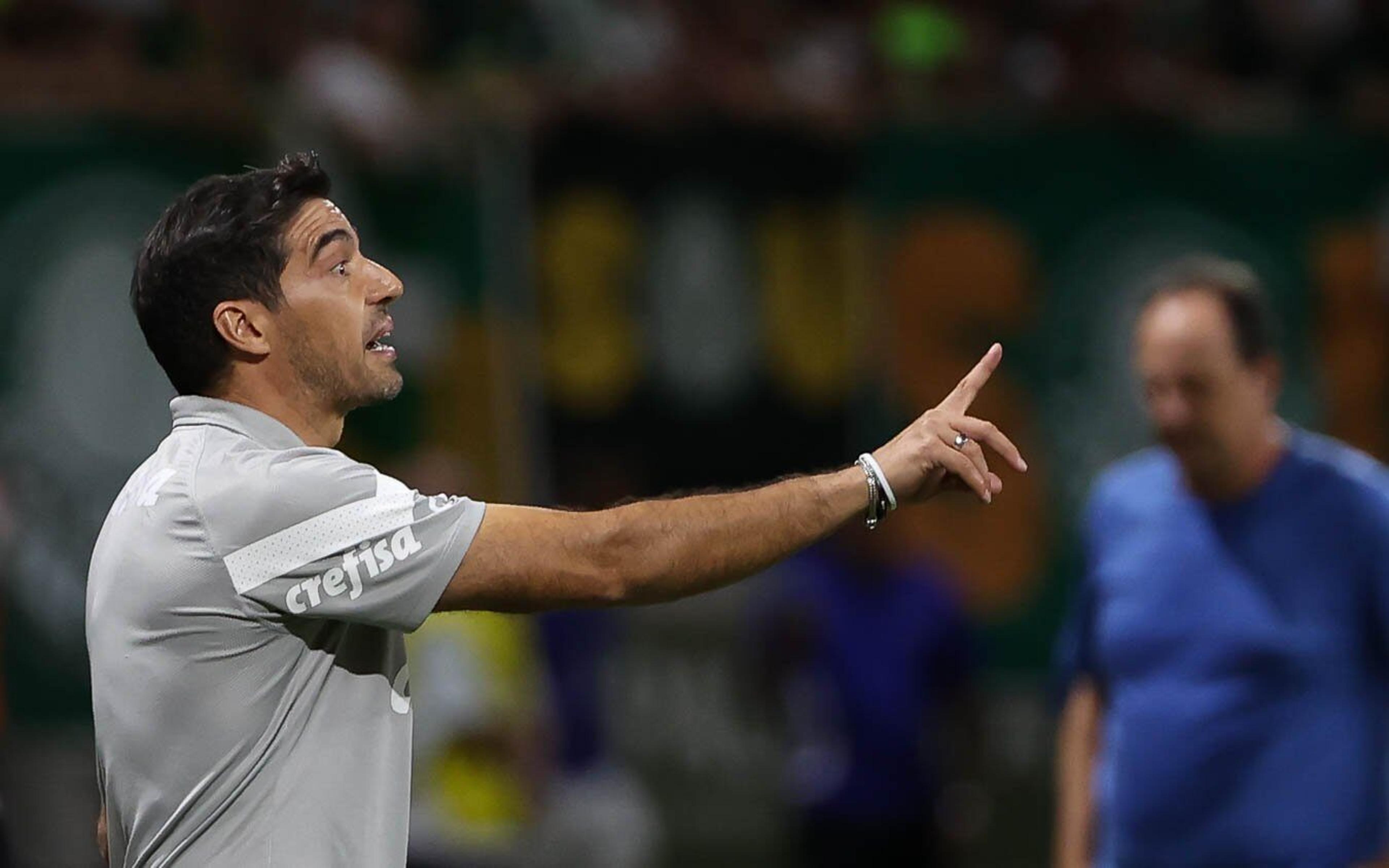 Abel Ferreira revela mágoa de jogador do Palmeiras com críticas da torcida