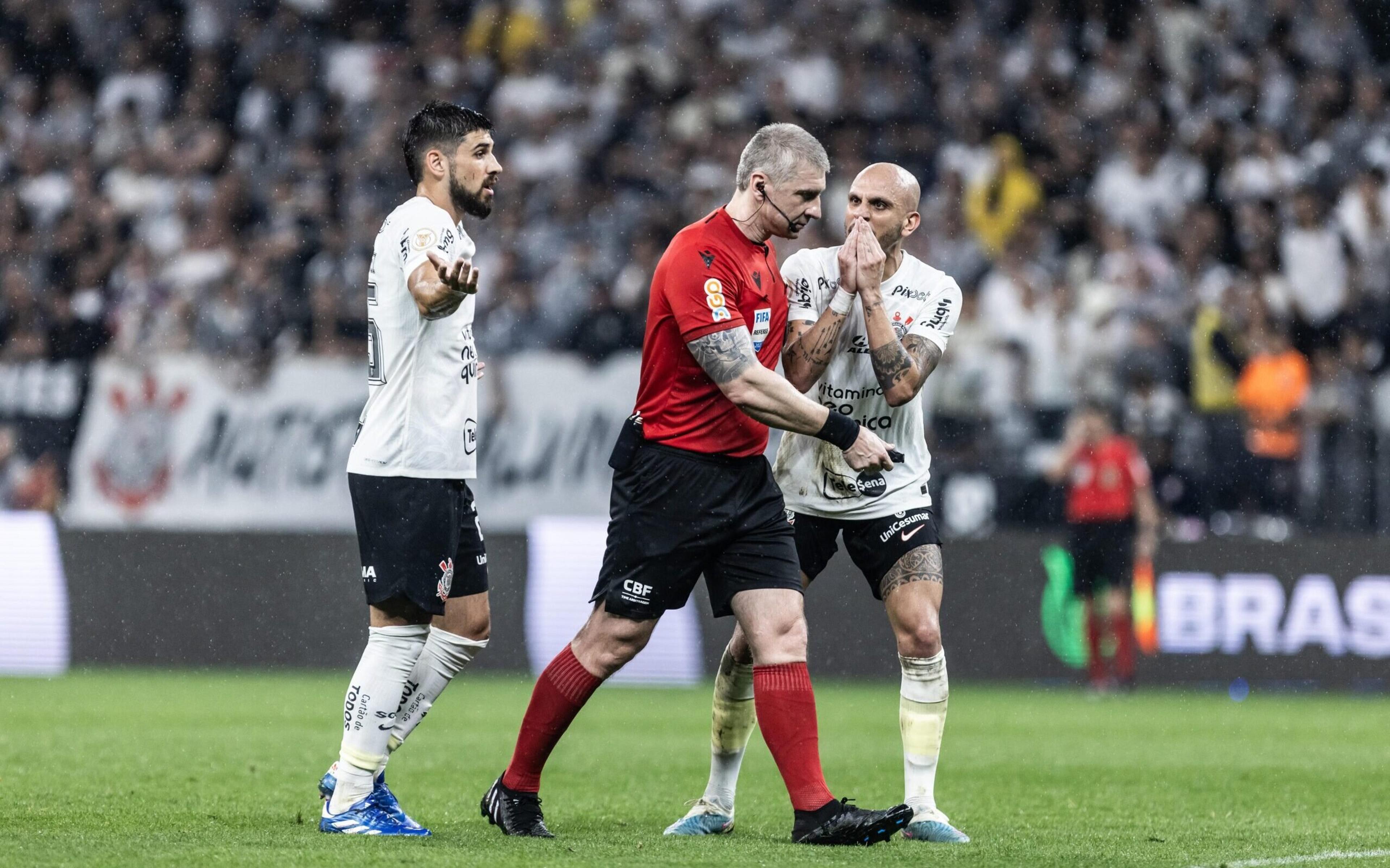 Chefe de arbitragem da CBF analisa marcação de pênalti em Corinthians x Santos: ‘Interpretativo’