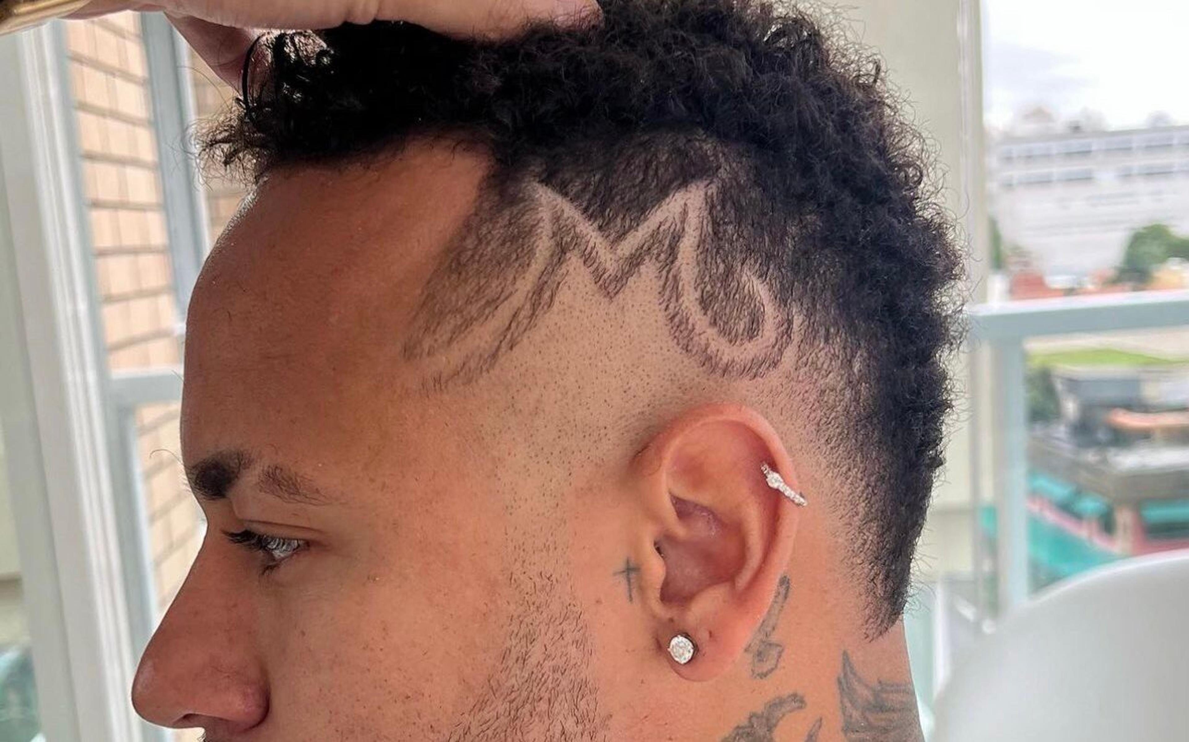 Neymar faz corte de cabelo em homenagem a filha