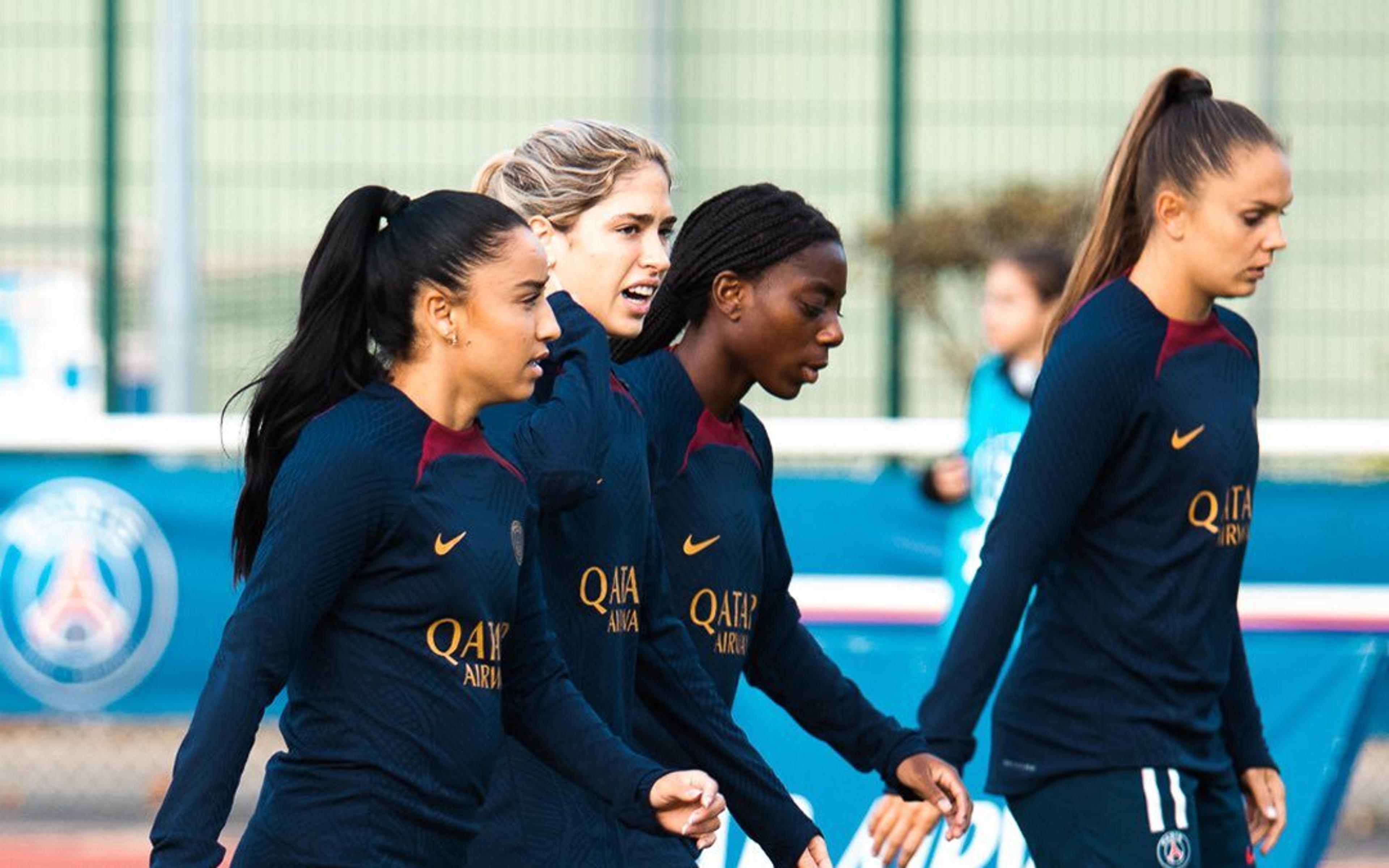 Jogo do time feminino do PSG é interrompido por fogos de artifício atirados no gramado